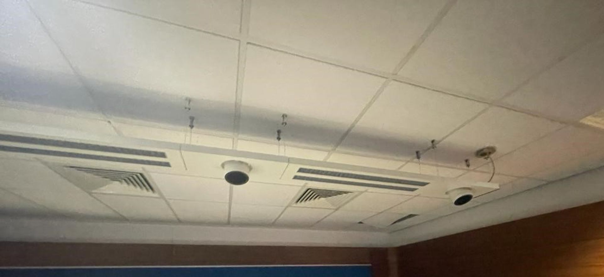 1 x Cisco Tandberg TelePresence T3 Video Conferencing System Featuring 3 x 65 Inch TelePresence HD - Image 30 of 59