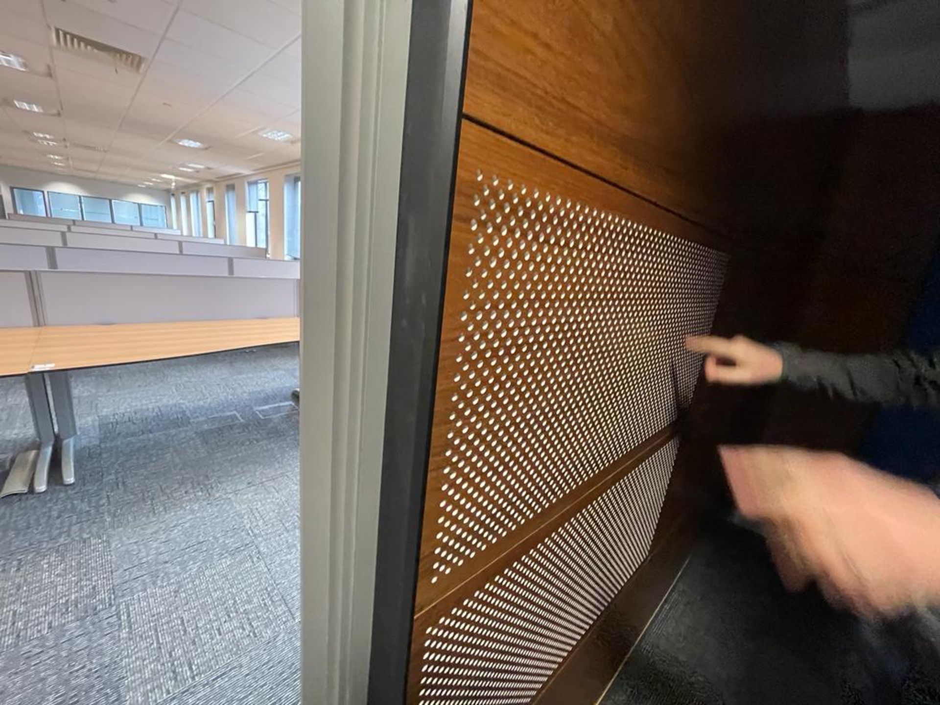 1 x Cisco Tandberg TelePresence T3 Video Conferencing System Featuring 3 x 65 Inch TelePresence HD - Image 28 of 59