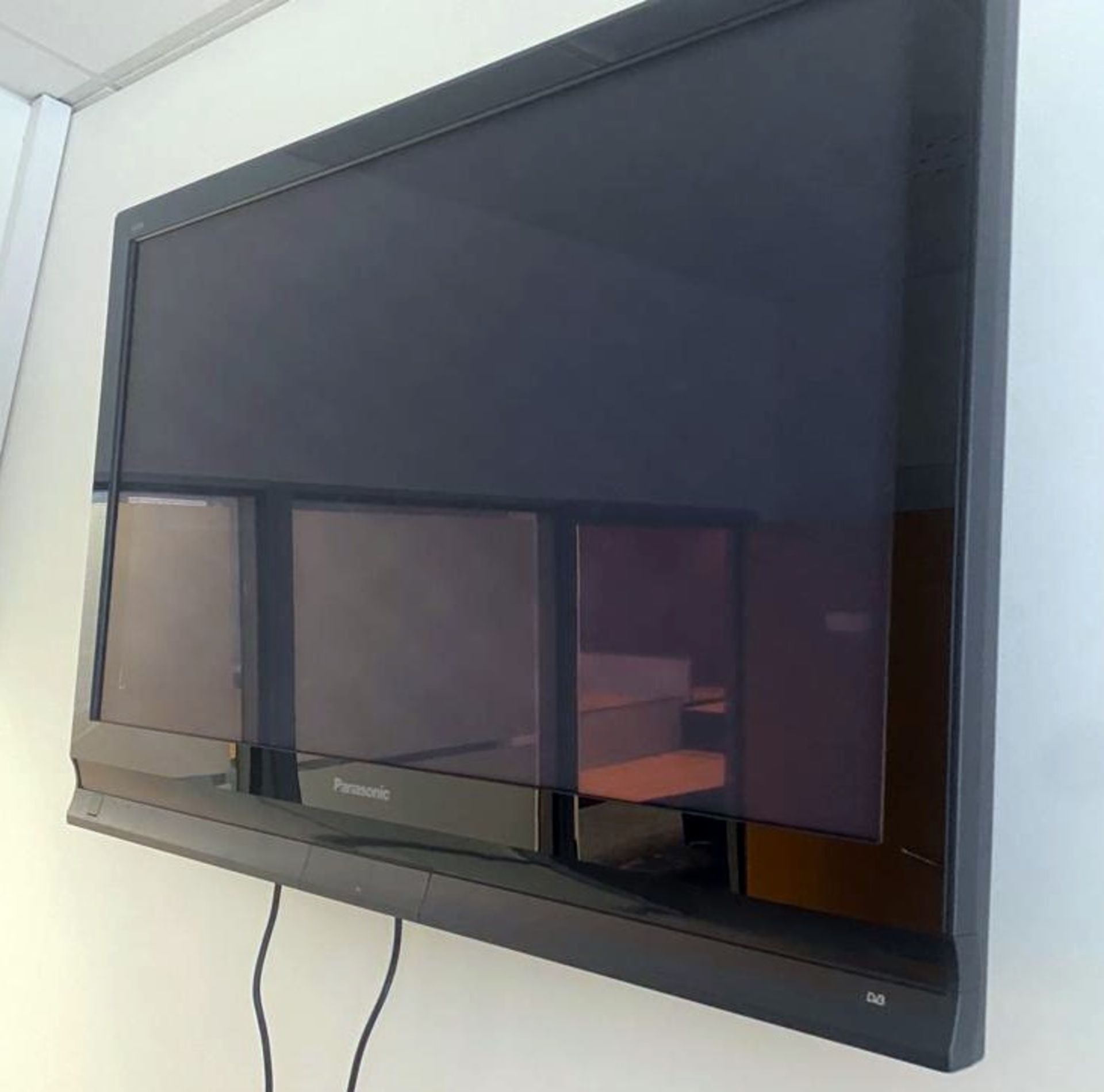 1 x Panasonic 42 Inch Flat Screen TV With Wall Mount - Image 2 of 3