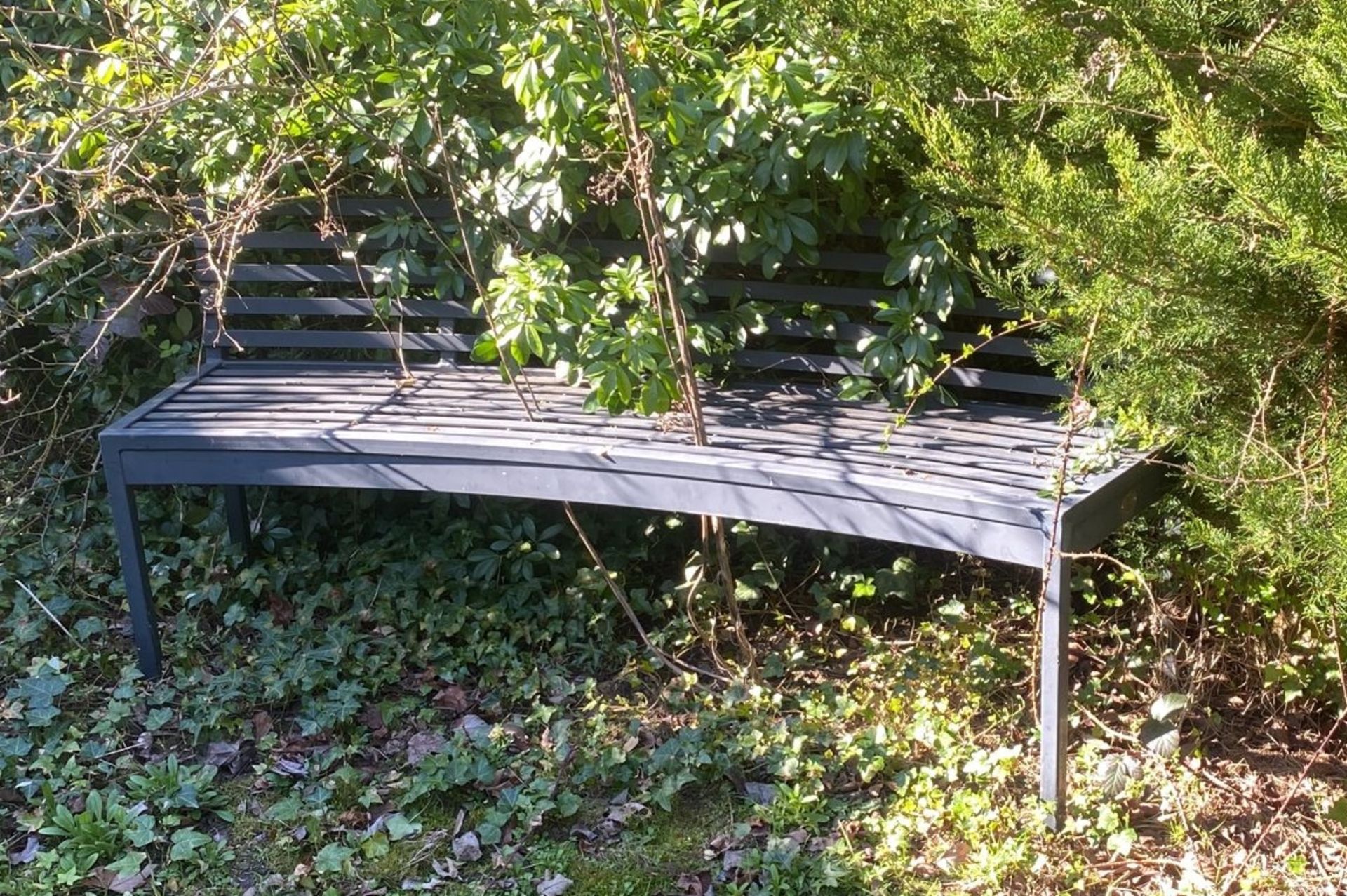 1 x Metal Seating Bench With a Curved Design and Slatted Seats / Backrests - Width: 180cms