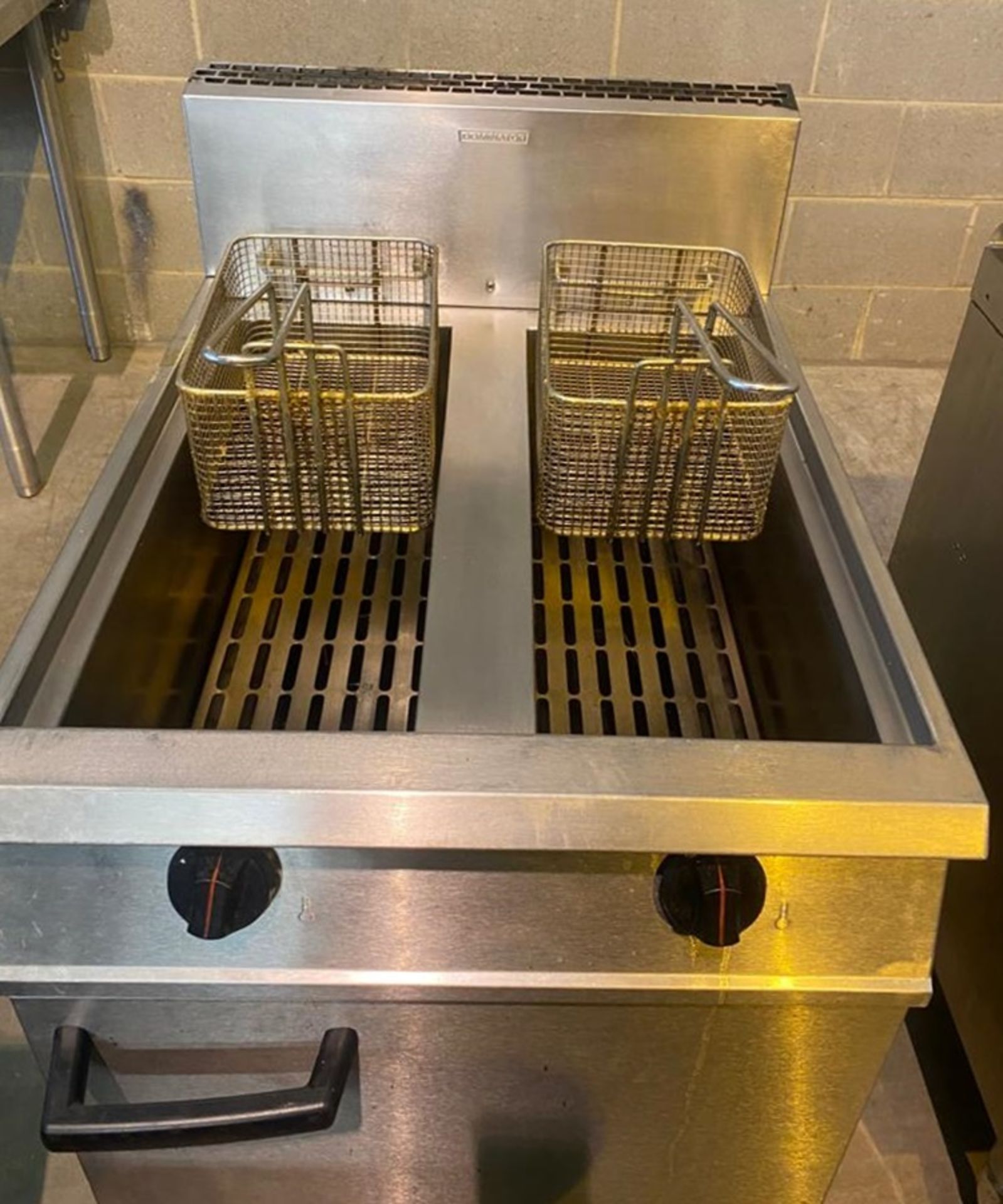 1 x Falcon Dominator Twin Tank Fryer With Backets - Image 3 of 9