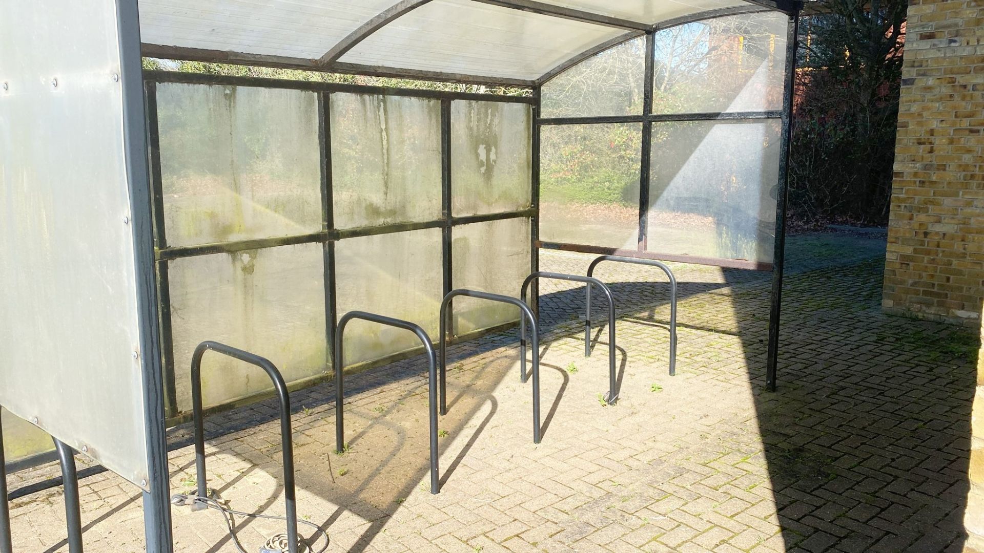 1 x Cycle Shelter and Bike Stands With a 10 Bike Capacity - Commercial Quality - Size: 430 x 210cms - Image 2 of 3