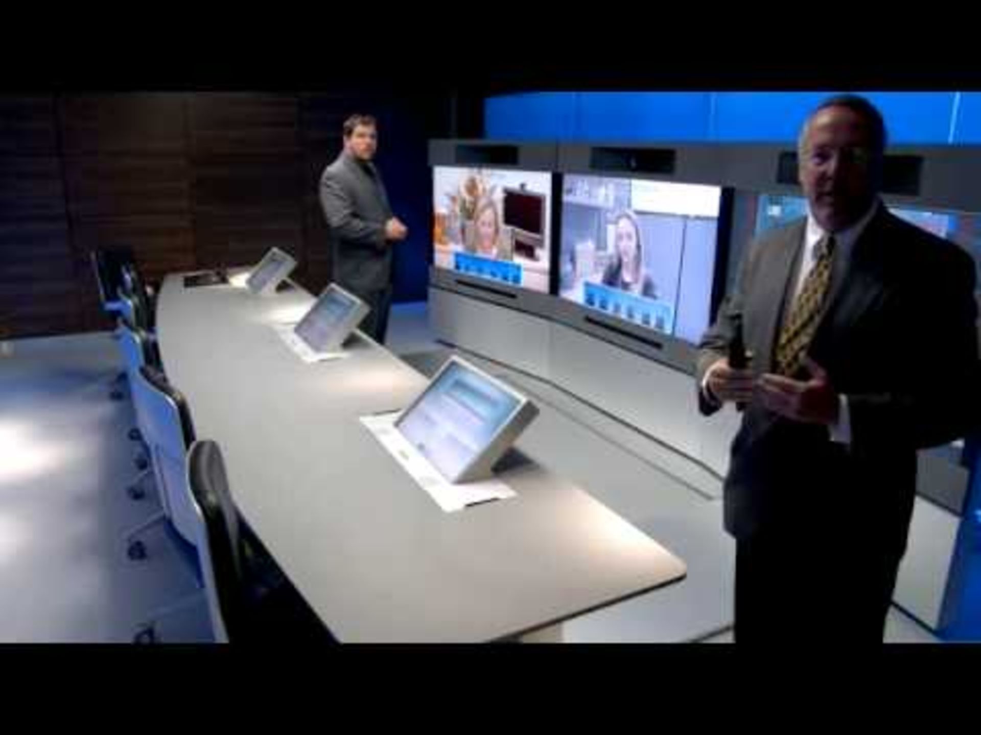 1 x Cisco Tandberg TelePresence T3 Video Conferencing System Featuring 3 x 65 Inch TelePresence HD - Image 52 of 59