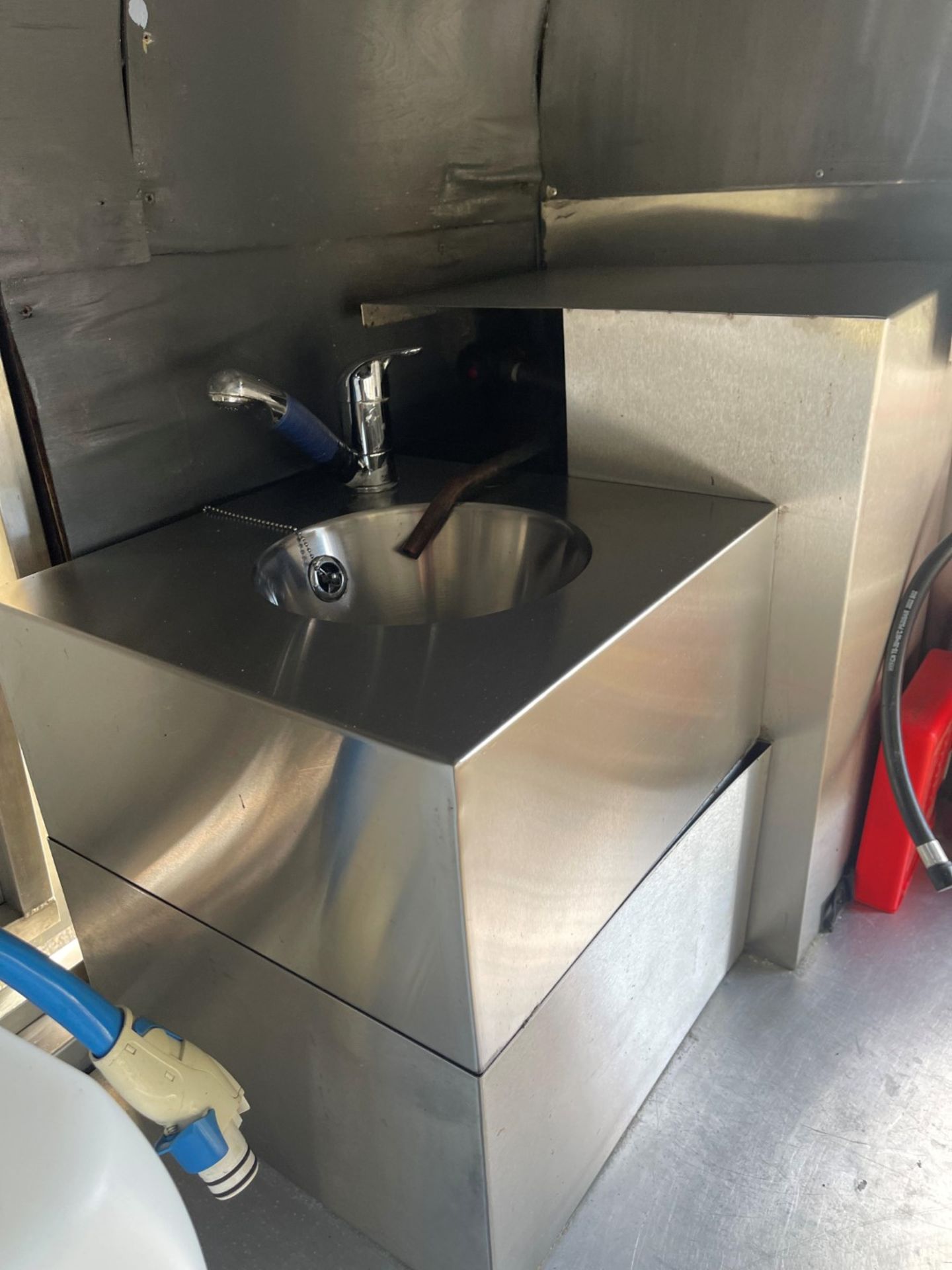 1 x Vintage Commer Converted Catering Van - CL847 - Location: Swansea SA6 - Image 18 of 19