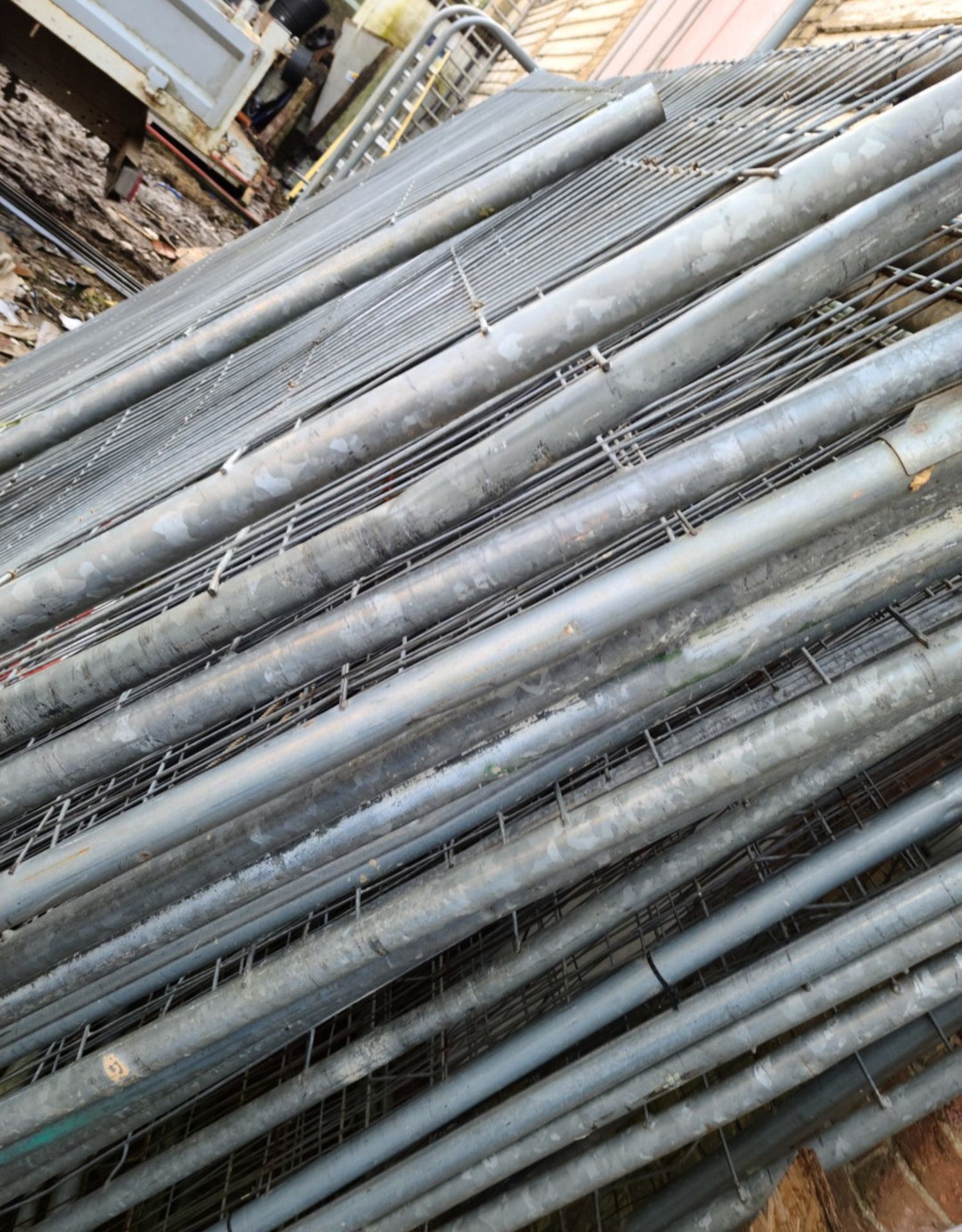 1 x Assortment Of Metal Construction Heras Fencing With Bases - Ref: - CL846 - Location: Oxford - Image 13 of 15