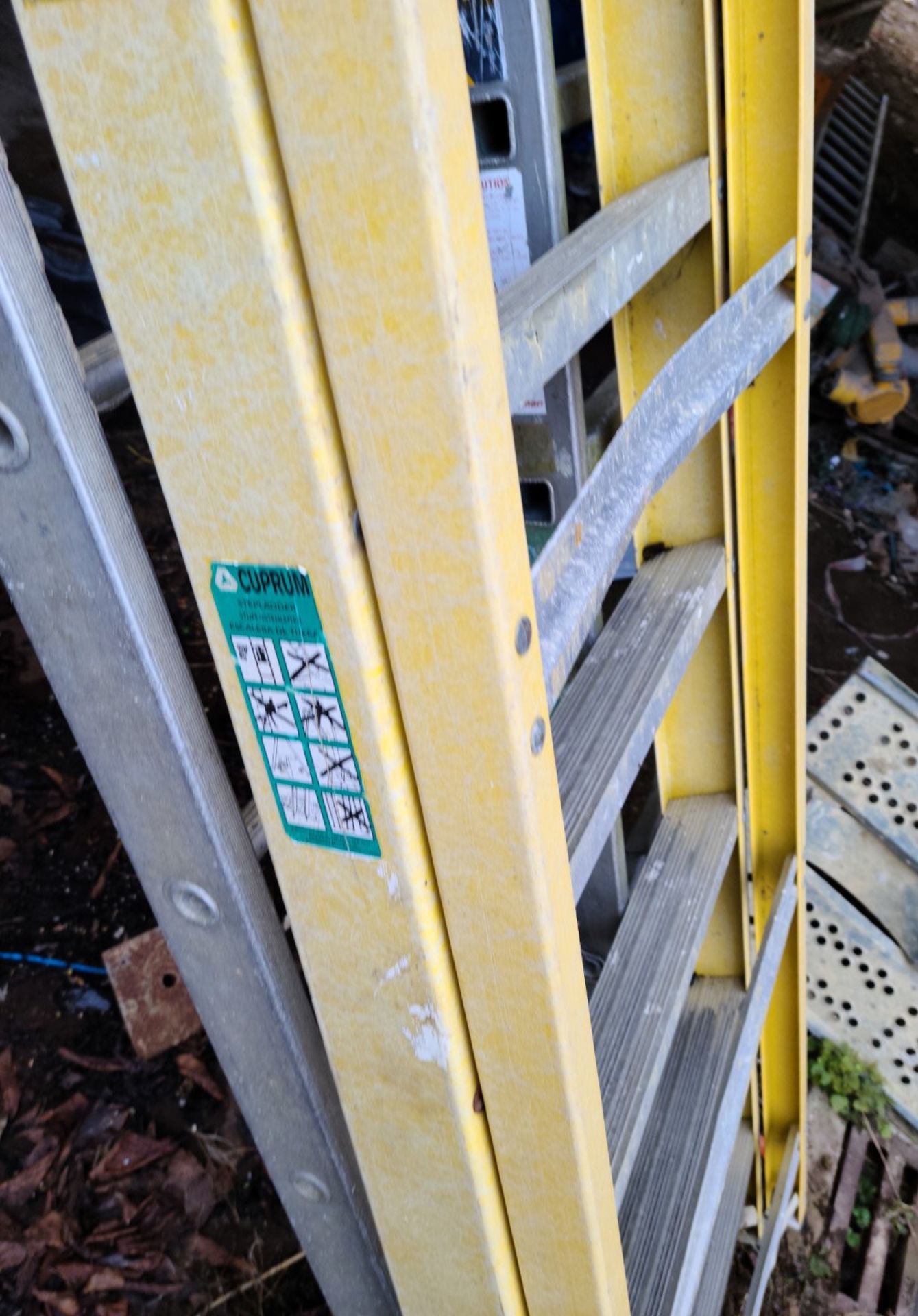 1 x 9 Tread Fibreglass Ladder - Ref: - CL846 - Location: Oxford OX2This lot is from a recently - Image 5 of 7