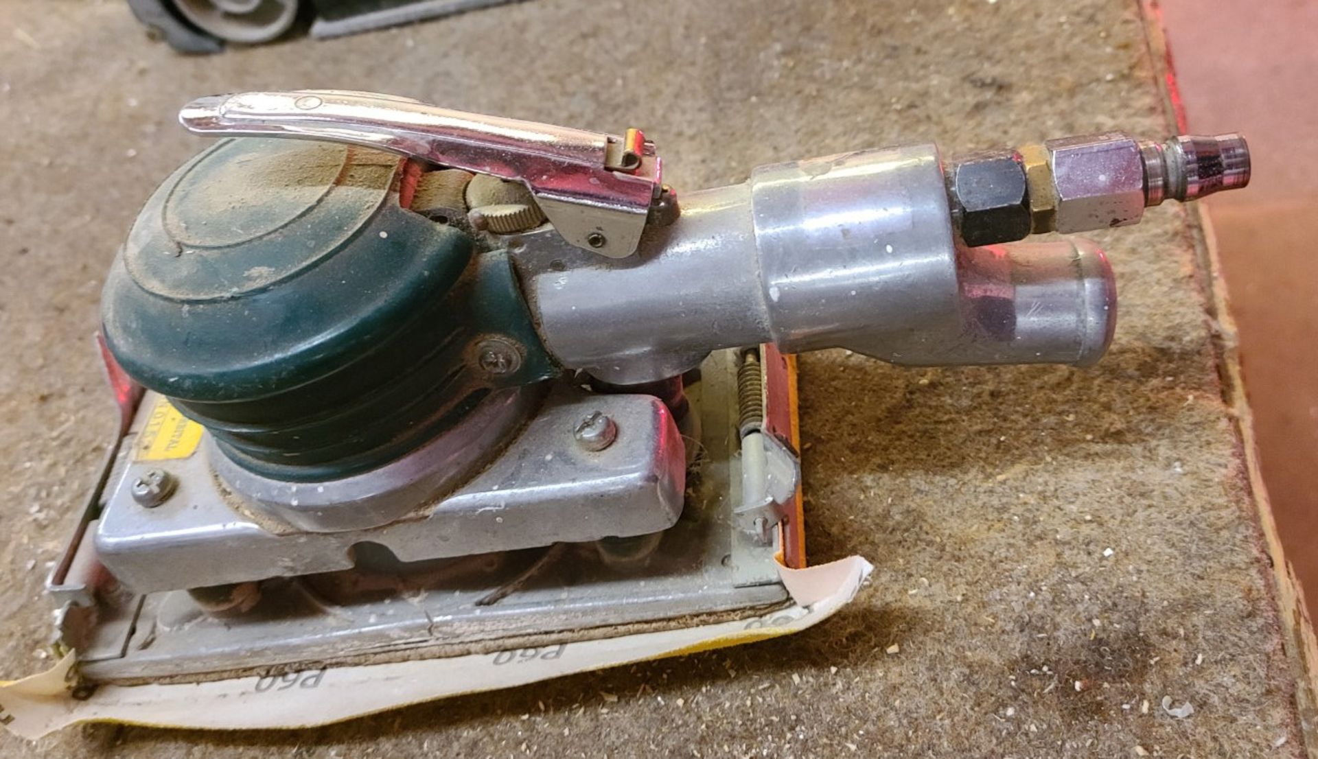 1 x Air Powered Orbital Sander - Ref: - CL846 - Location: Oxford OX2This lot is from a recently - Image 2 of 3