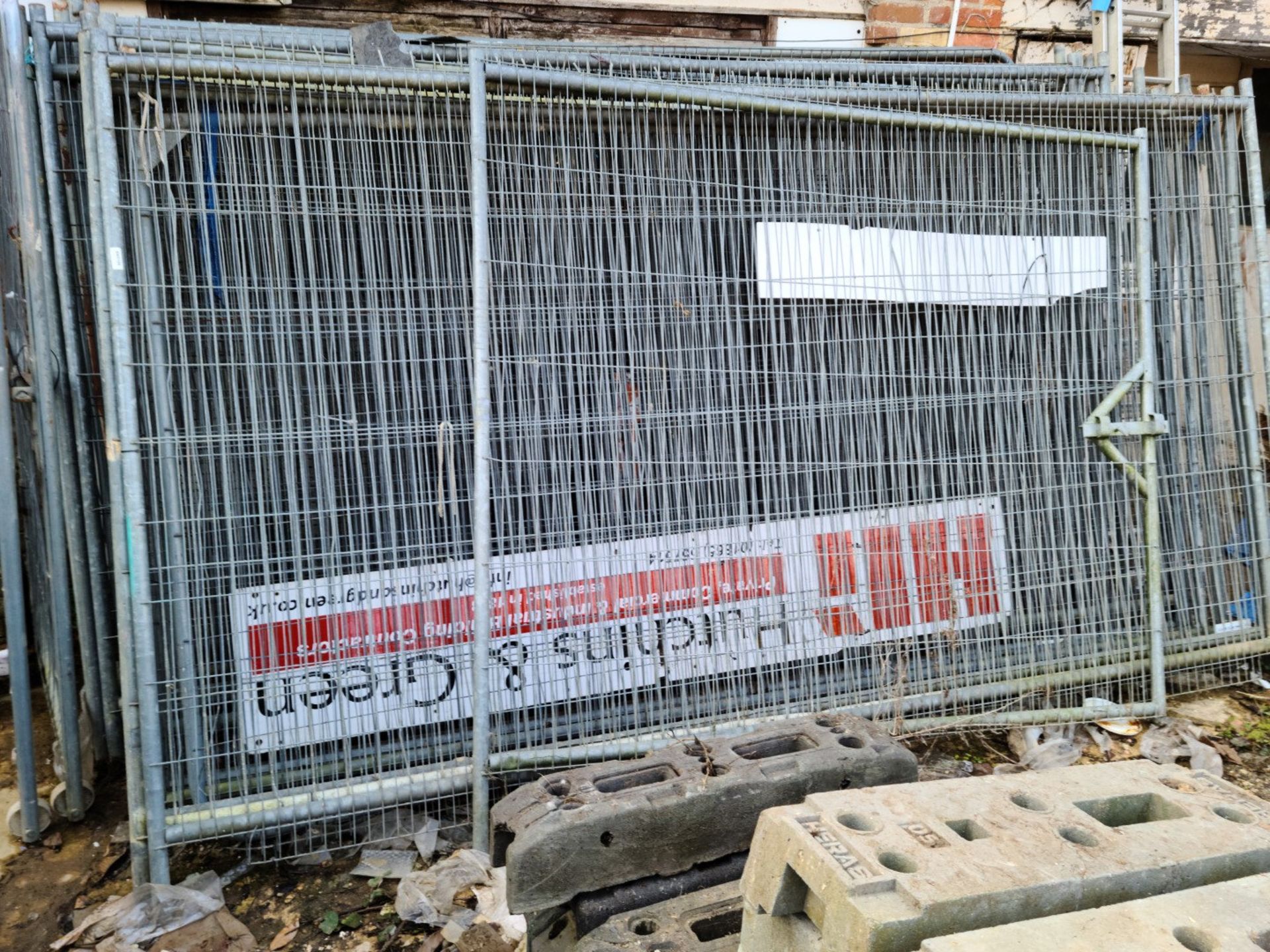 1 x Assortment Of Metal Construction Heras Fencing With Bases - Ref: - CL846 - Location: Oxford - Image 2 of 15