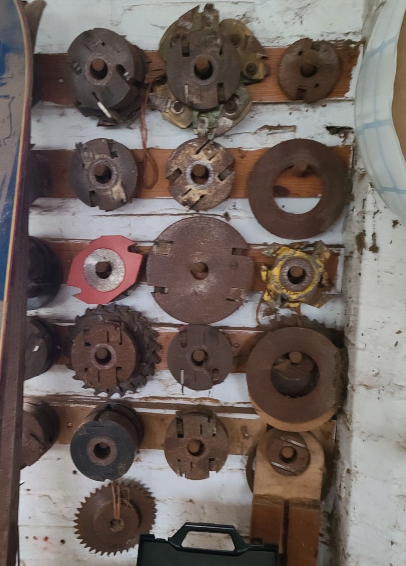 Assorted Cutting Blades - Ref: - CL846 - Location: Oxford OX2This lot is from a recently closed