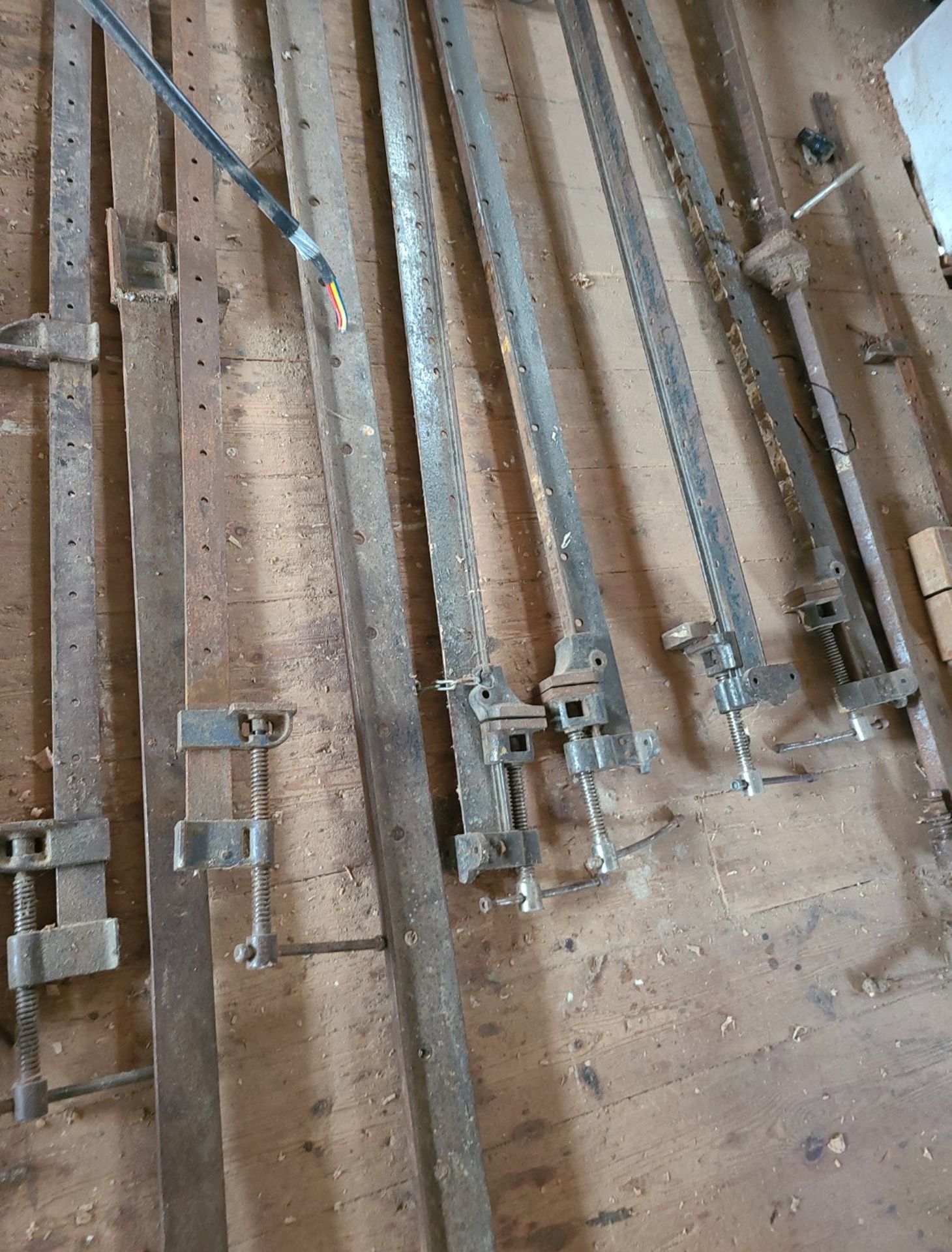 Collection Of Long Metal Clamps - Ref: - CL846 - Location: Oxford OX2This lot is from a recently - Image 7 of 7