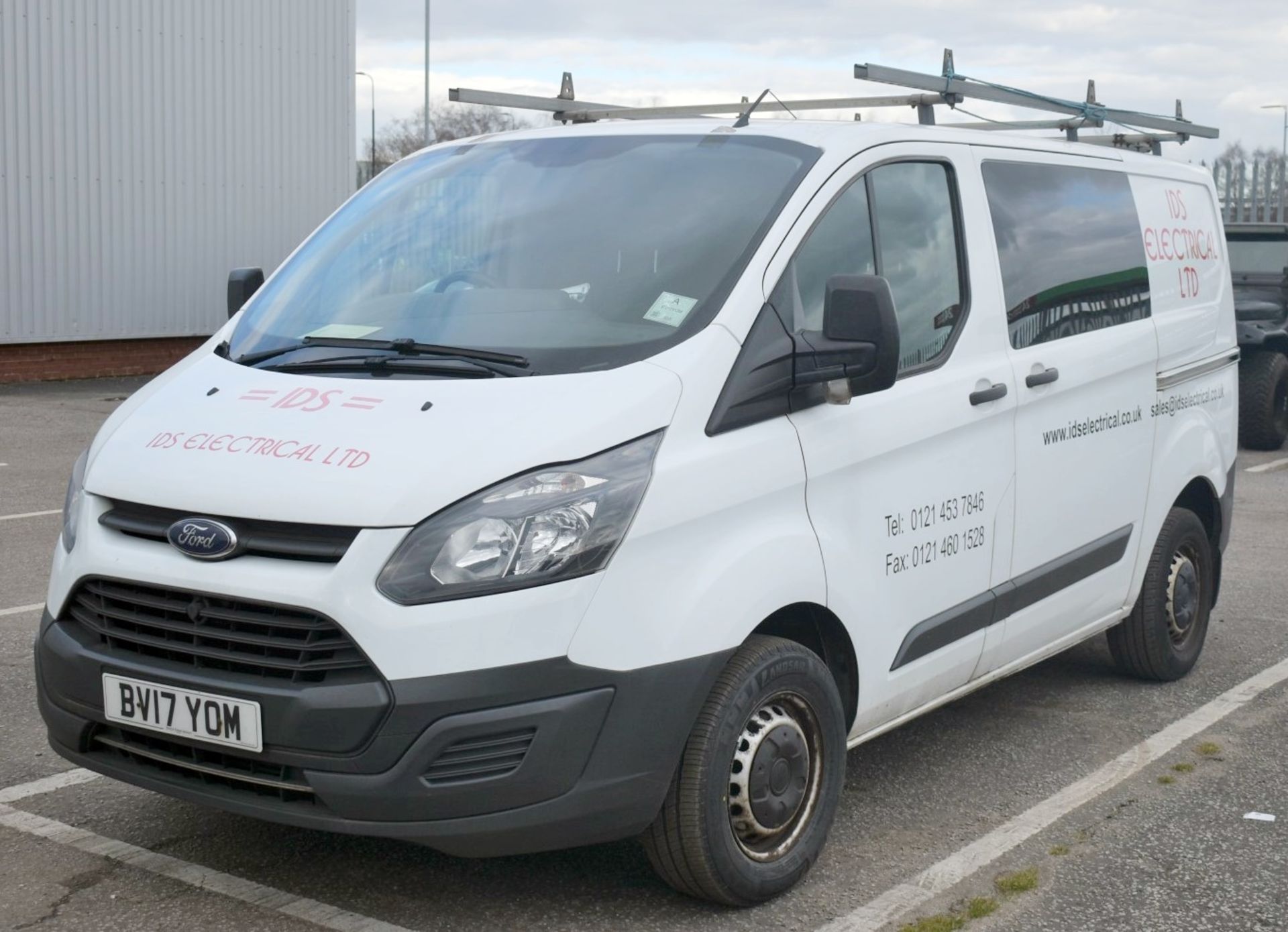 1 x Ford Transit 5 Seat Crew Van - Year 2017 - 12 Months MOT - Includes V5 and Key - Image 24 of 34