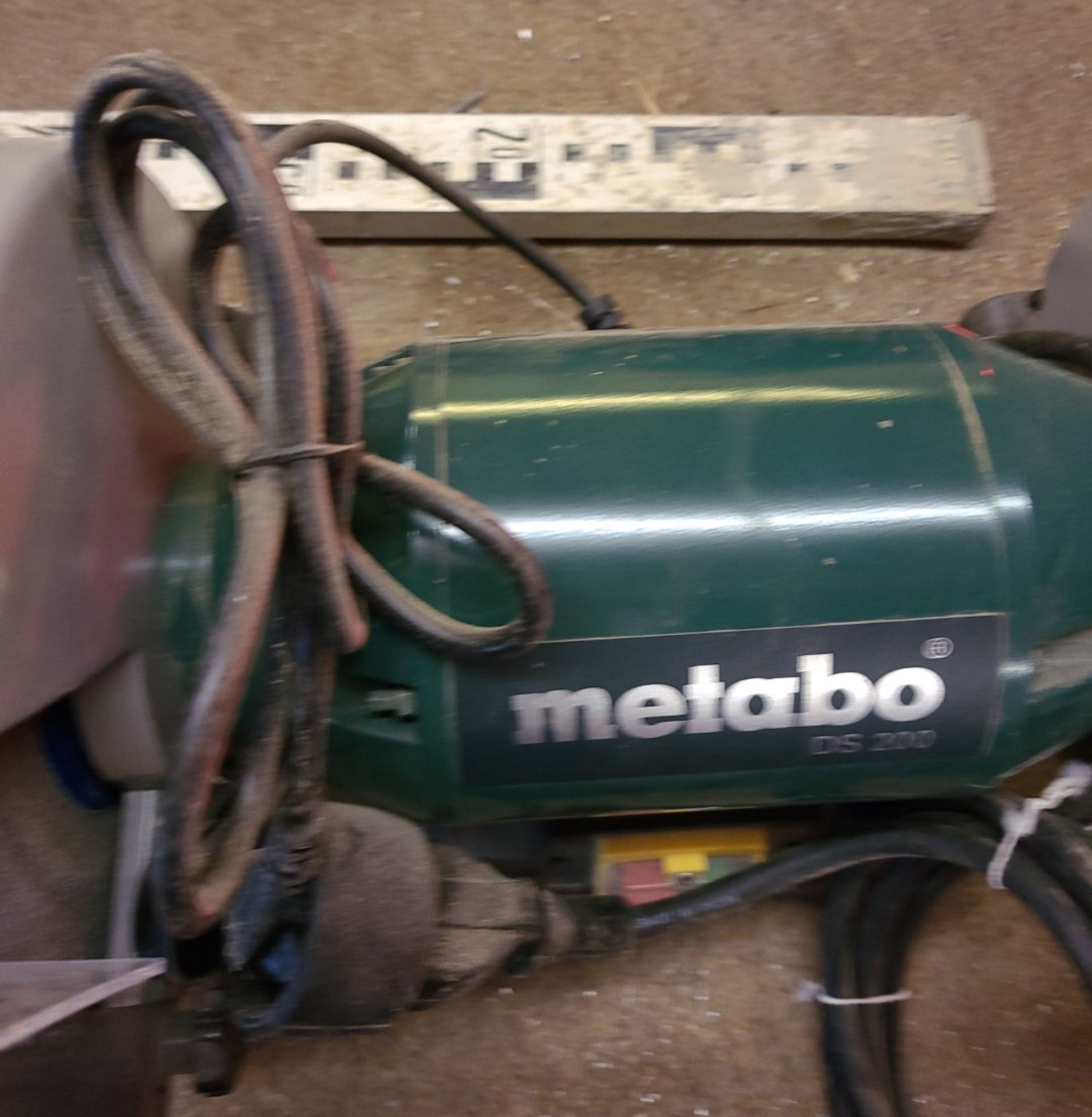 1 x Metabo Ds200 Bench Grinder - Ref: - CL846 - Location: Oxford OX2This lot is from a recently