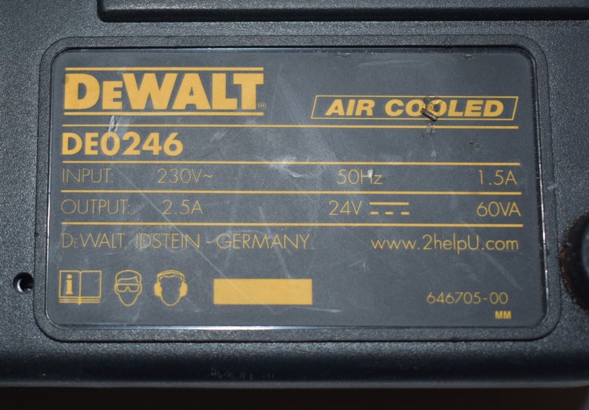 1 x DEWALT DE0246 Air Cooled 24V NiMH & Ni-Cd Battery Charger - Ref: DS7541 ALT - CL816 - - Image 3 of 3