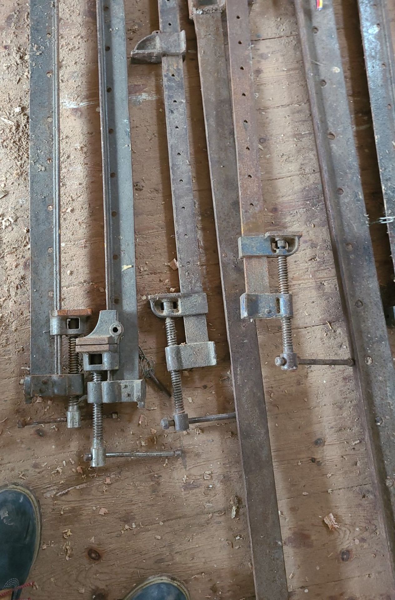 Collection Of Long Metal Clamps - Ref: - CL846 - Location: Oxford OX2This lot is from a recently - Image 6 of 7