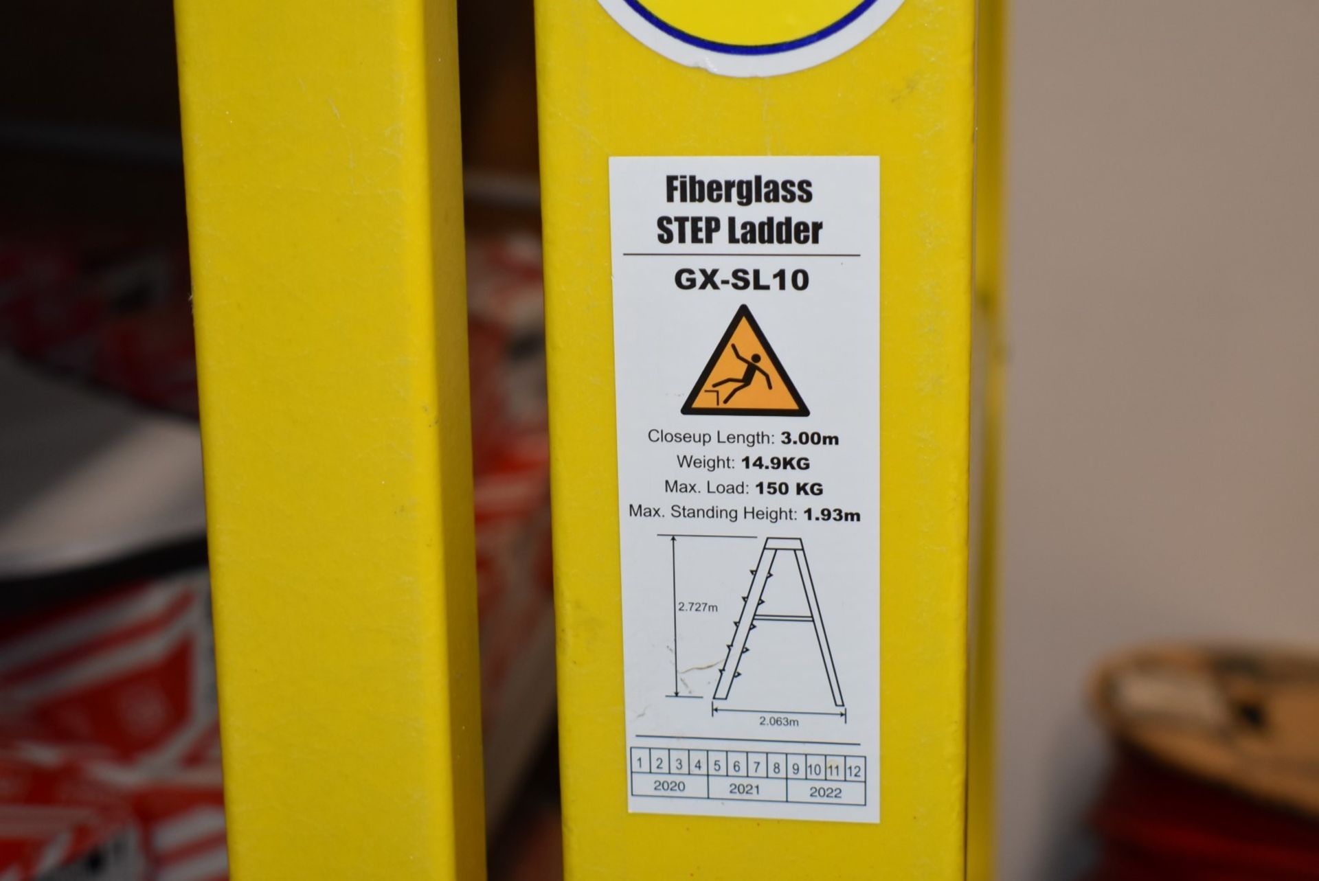 1 x Fibreglass Site Ladder With 9 Treads - Suitable - Indoor Use Only - Image 3 of 7