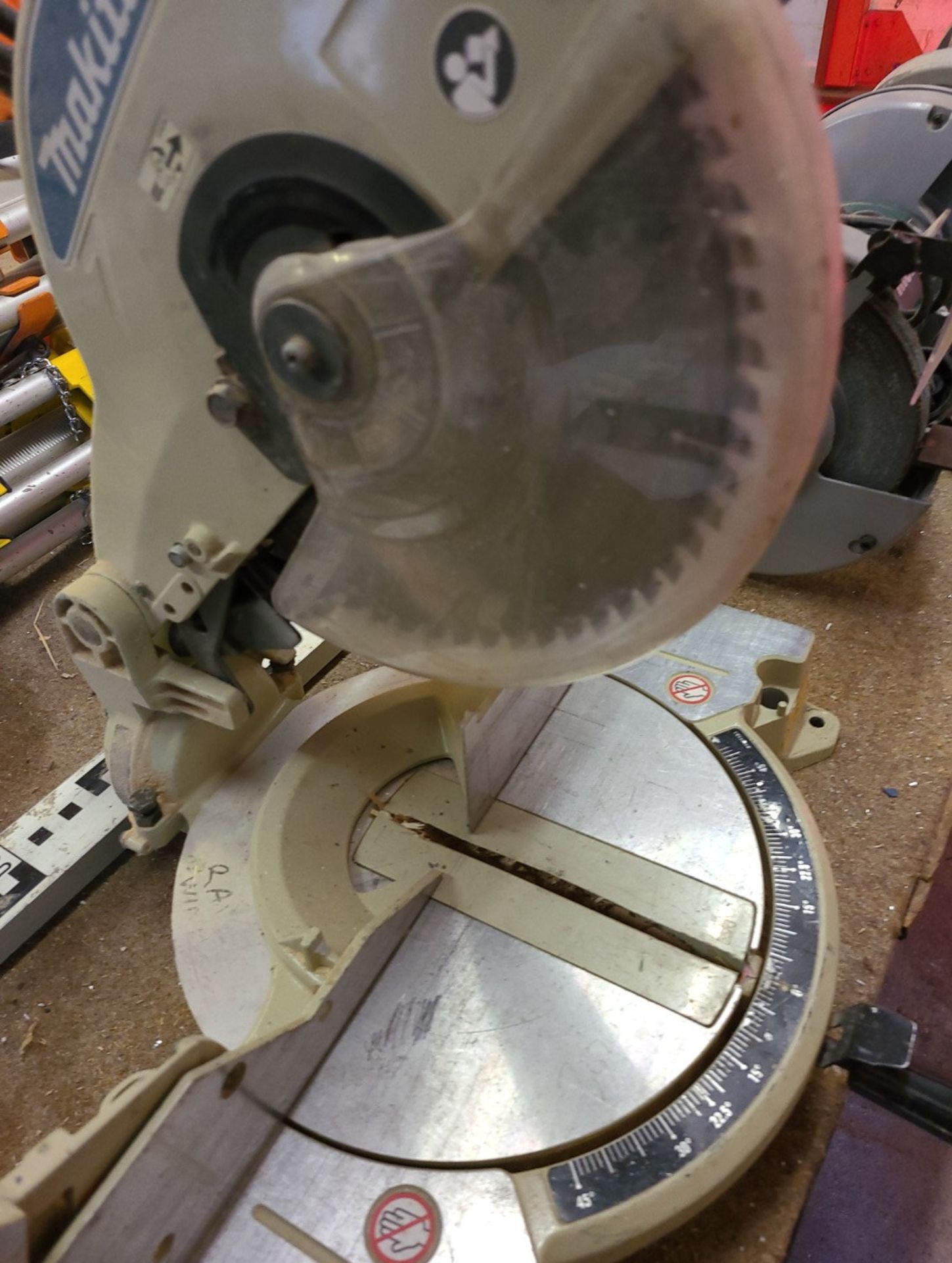 1 x Makita 110V Mitre Saw - Ref: CNT155 - CL846 - Location: Oxford OX2This lot is from a recently - Image 2 of 5