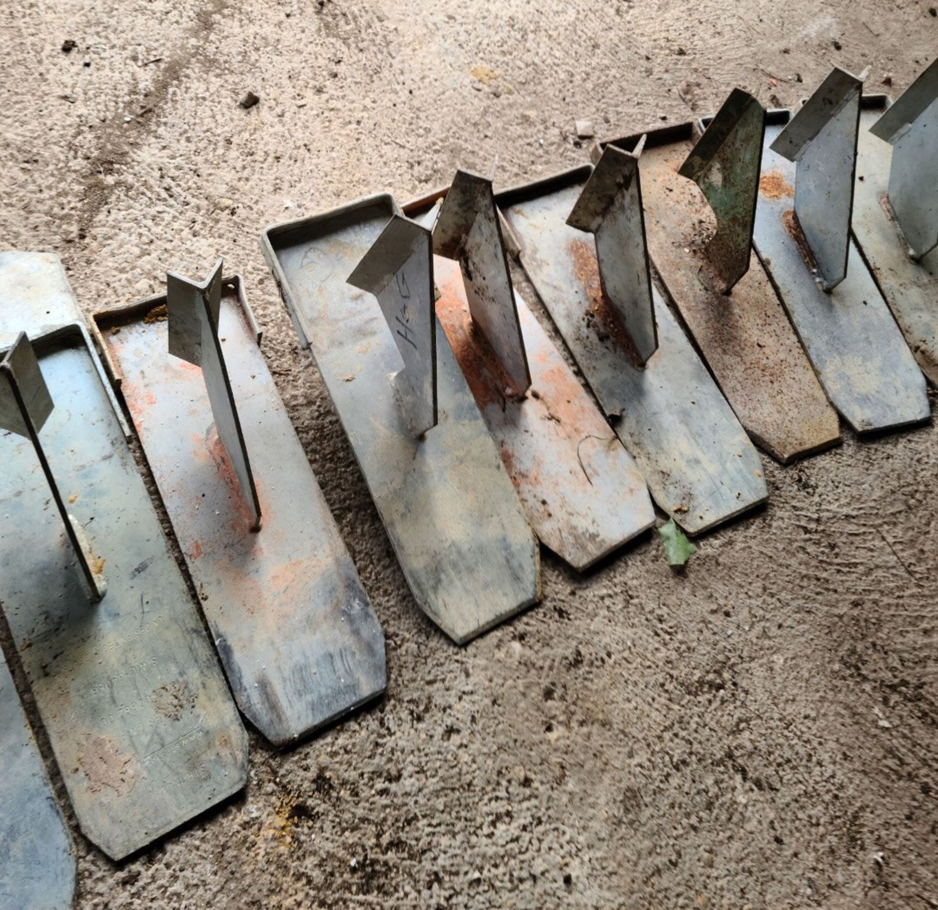 16 X Strong Boy Prop Brackets - Ref: CNT184 - CL846 - Location: Oxford OX2This lot is from a recentl - Image 7 of 10