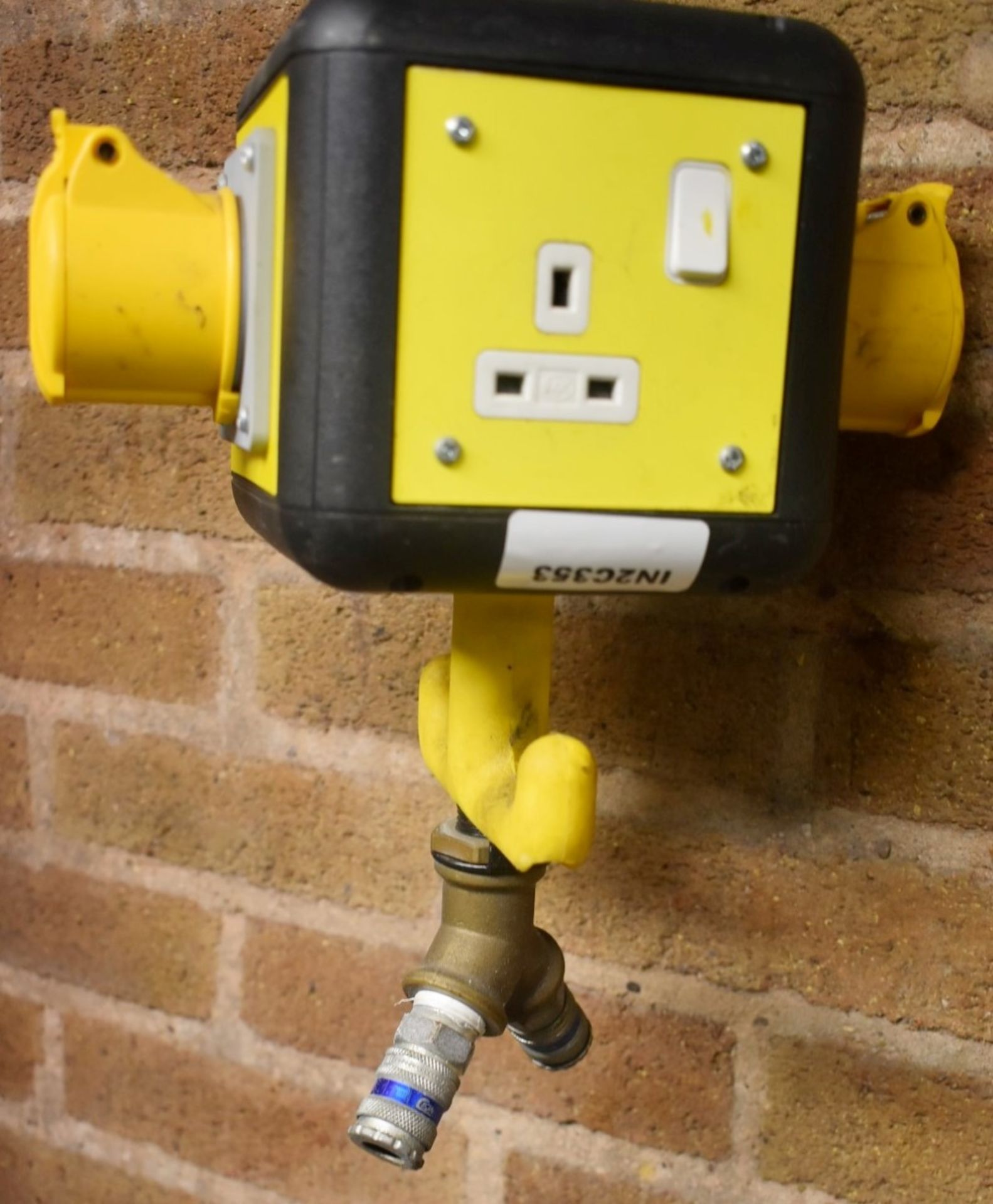 1 x Hovercube Power Socket with Compressed Air Connection - Ref: C353 - CL816 - Location: Birmingham