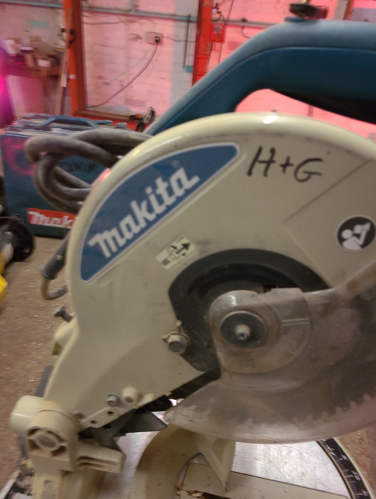 1 x Makita 110V Mitre Saw - Ref: CNT155 - CL846 - Location: Oxford OX2This lot is from a recently - Image 4 of 5