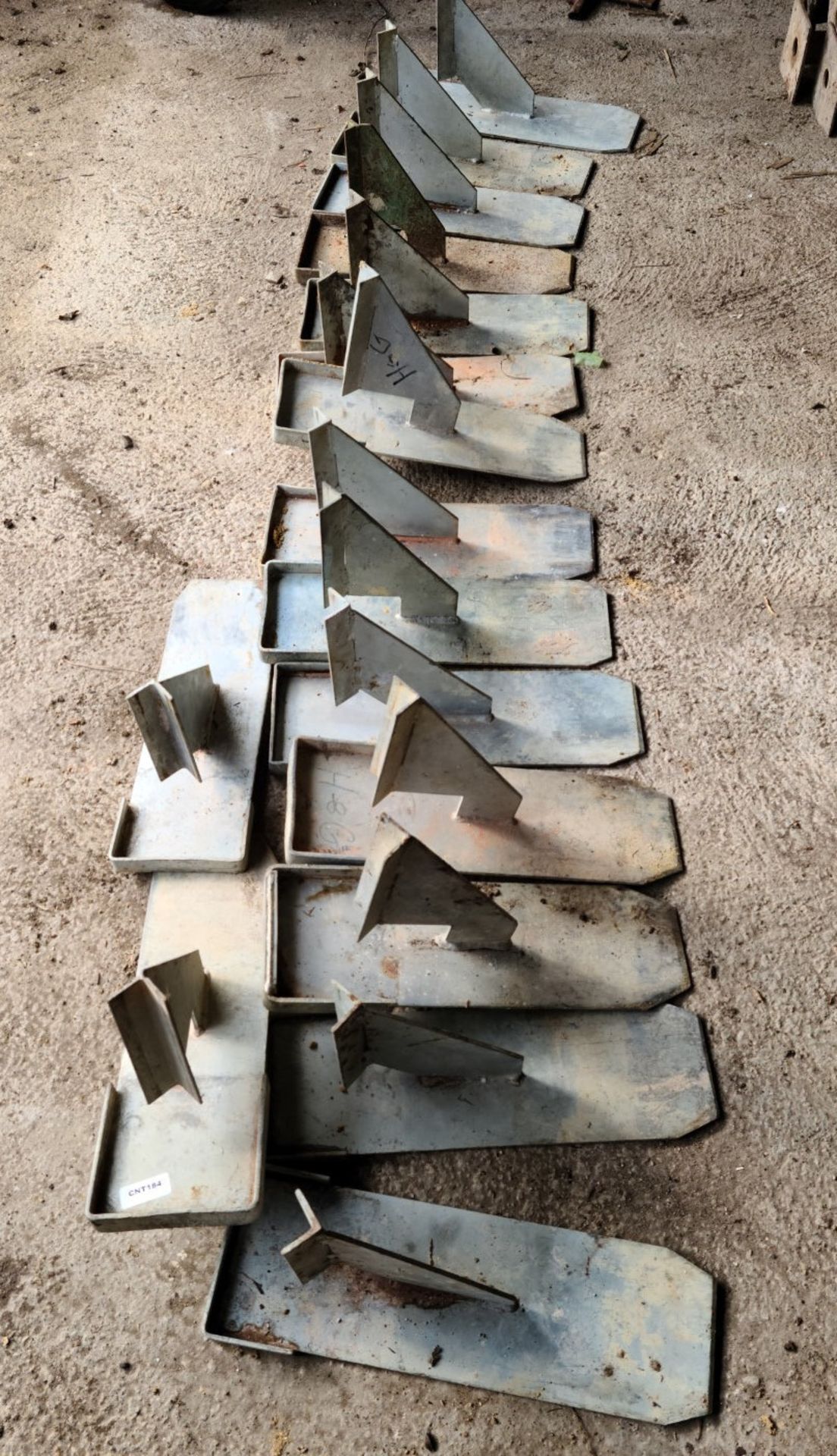 16 X Strong Boy Prop Brackets - Ref: CNT184 - CL846 - Location: Oxford OX2This lot is from a recentl - Image 2 of 10