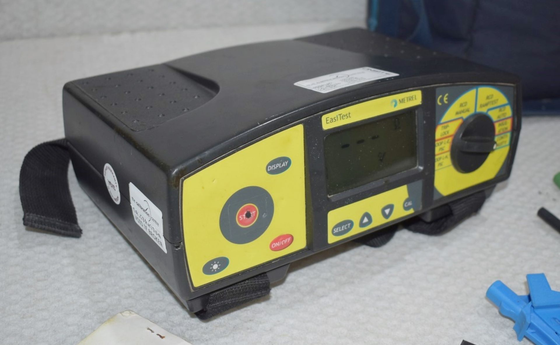 1 x METREL Easitest Multifunctional Portable Electrical Tester With Carry Case - Ref: DS7500 ALT - - Image 2 of 8
