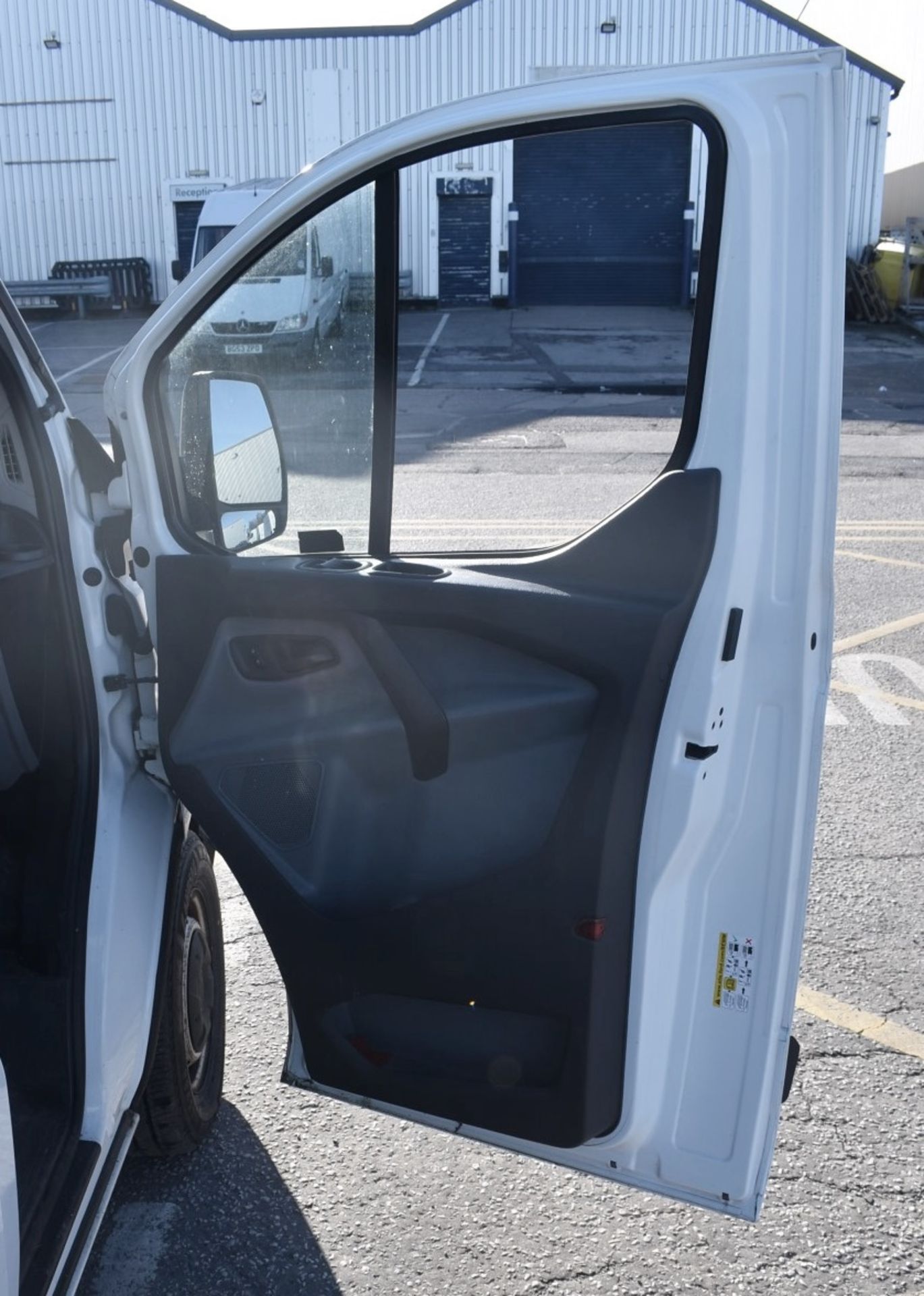 1 x Ford Transit 5 Seat Crew Van - Year 2017 - 12 Months MOT - Includes V5 and Key - Image 3 of 34