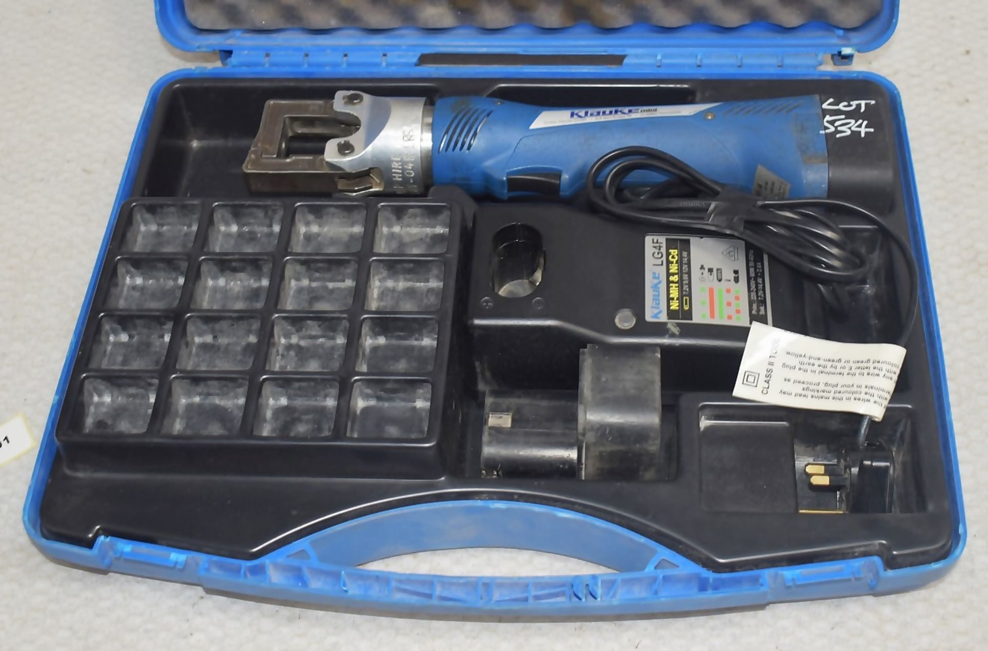 1 x KLAUKE EK 35/4 Battery-Powered Hydraulic Crimping Tool with Battery Charger and Case - Ref: - Image 2 of 4