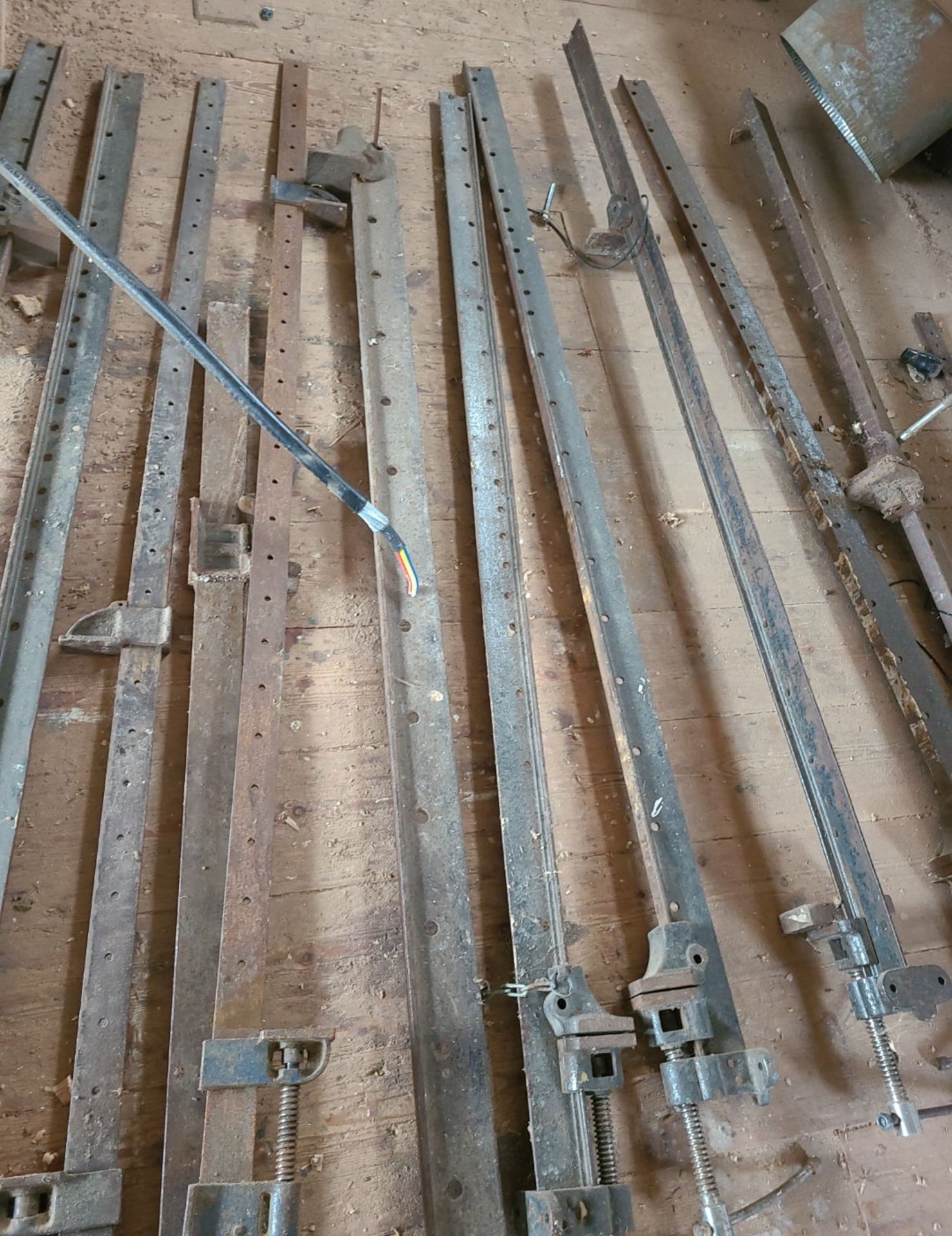 Collection Of Long Metal Clamps - Ref: - CL846 - Location: Oxford OX2This lot is from a recently - Image 4 of 7