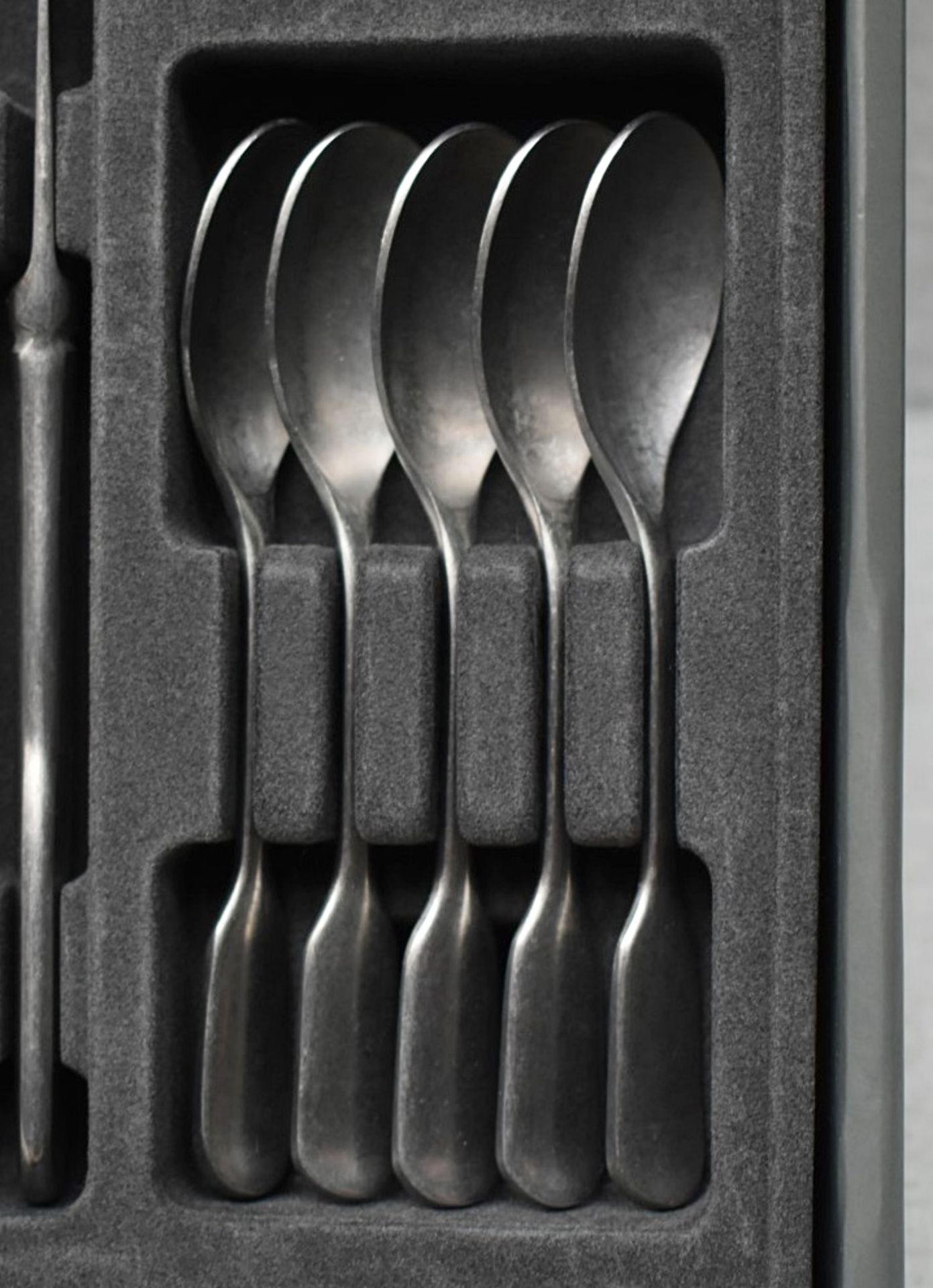 1 x CHARINGWORTH 'Fiddle' Luxury Vintage-style 42-Piece Cutlery Set - Original Price £370.00 - Boxed - Image 9 of 11