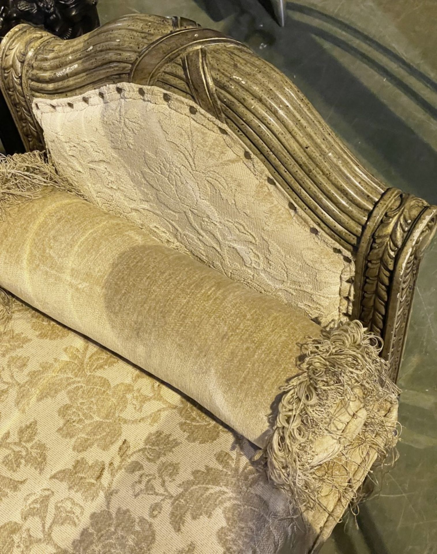 1 x Ornate And Beautifully Covered Chaise Longue With Roll Cushion - Approx 150X50X80Cm - Image 9 of 11