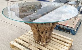 1 x Impressive 1.6-Metre Round Glass Topped Natural Tree Trunk Coffee Table - Seats 6 - RRP £1,200