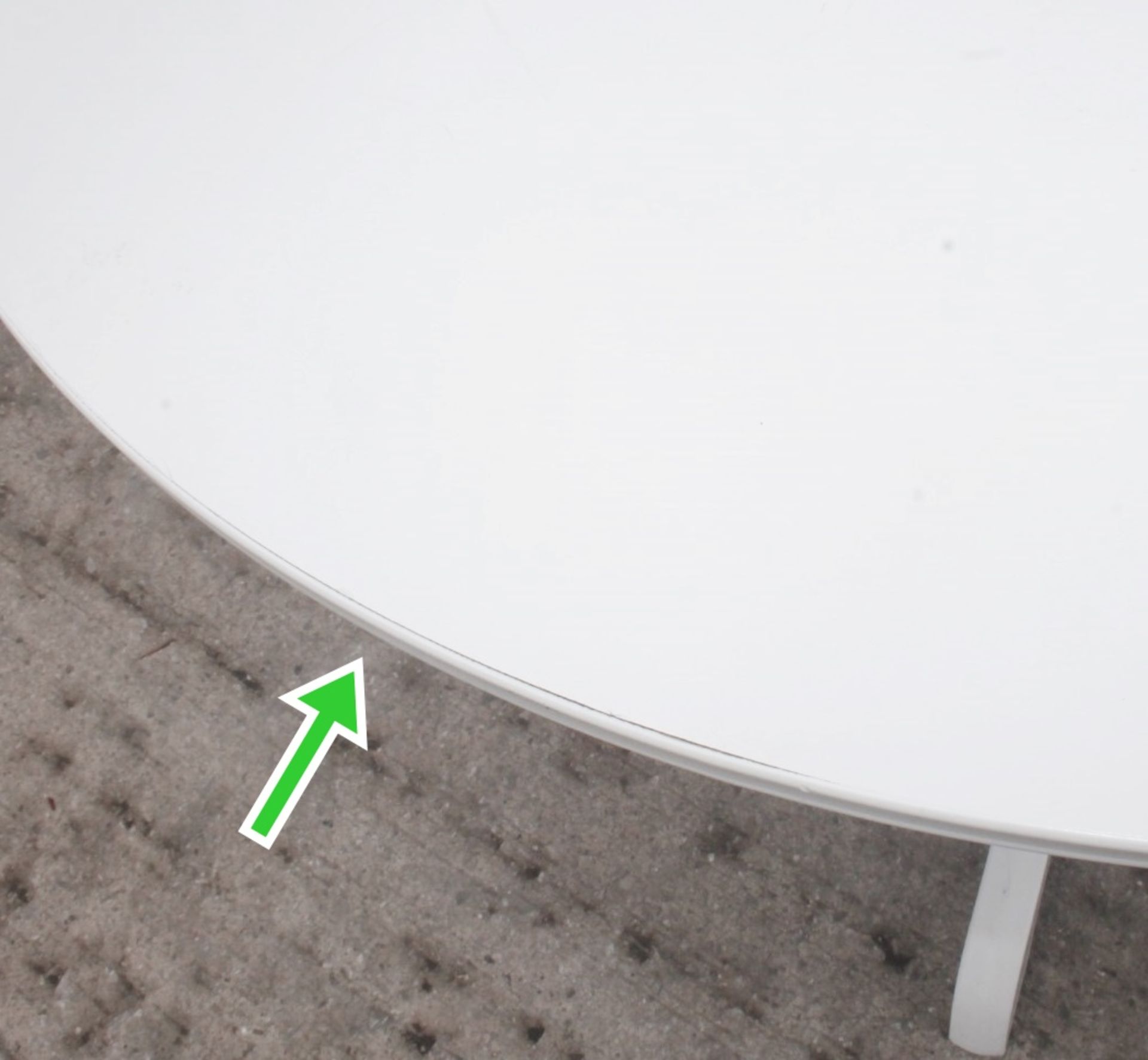 1 x Round Extending Wooden Table In White - Recently Relocated From An Exclusive Property - Ref: - Image 2 of 5