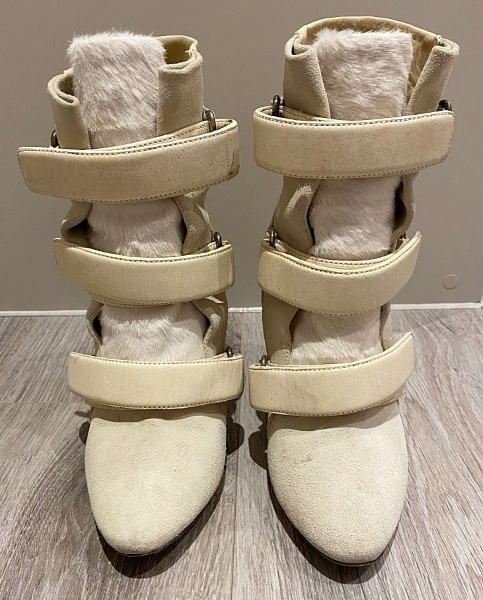 1 x Pair Of Genuine Isabel Marant Boots In Crème And Fur - Size: 37 - Preowned in Very Good Conditio - Image 2 of 5