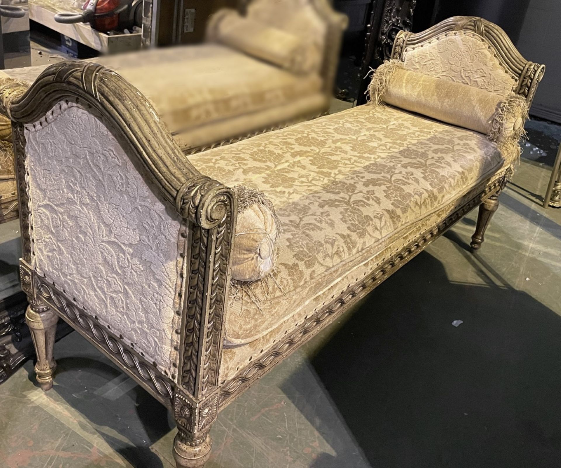 1 x Ornate And Beautifully Covered Chaise Longue With Roll Cushion - Approx 150X50X80Cm - Image 5 of 11