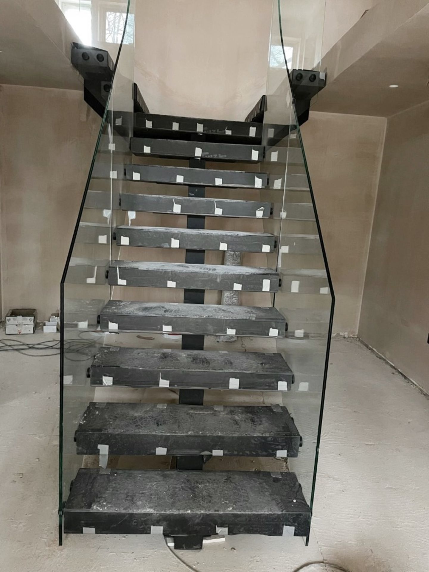 1 x Elegant Glass And Wooden Staircase - More Information To Follow - CL - Location: Greater - Image 4 of 16