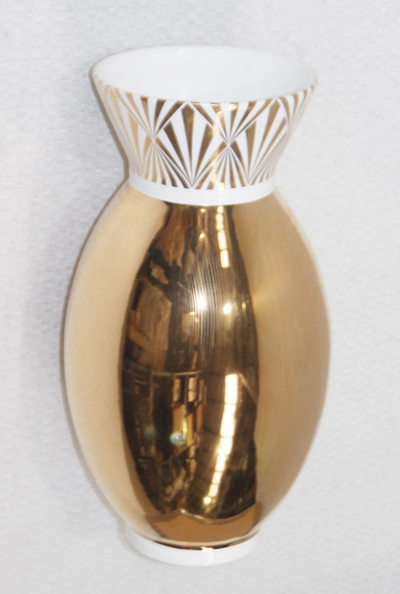 1 x VISIONNAIRE Large Luxury Vase Featuring An Art Deco Aesthetic And Gold Finish - Ref: HAS1588 - Image 2 of 3