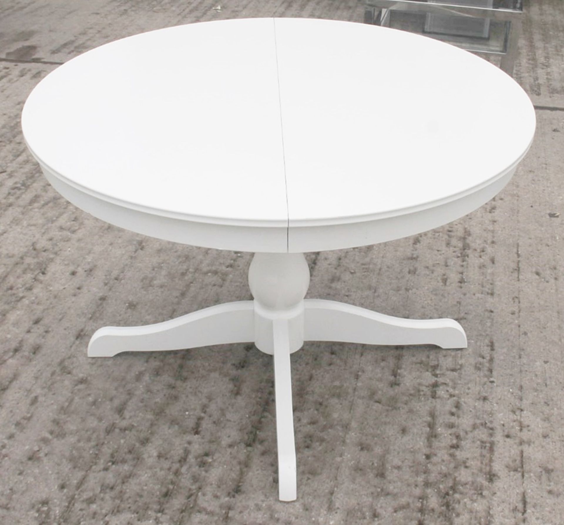 1 x Round Extending Wooden Table In White - Recently Relocated From An Exclusive Property - Ref: - Image 4 of 5