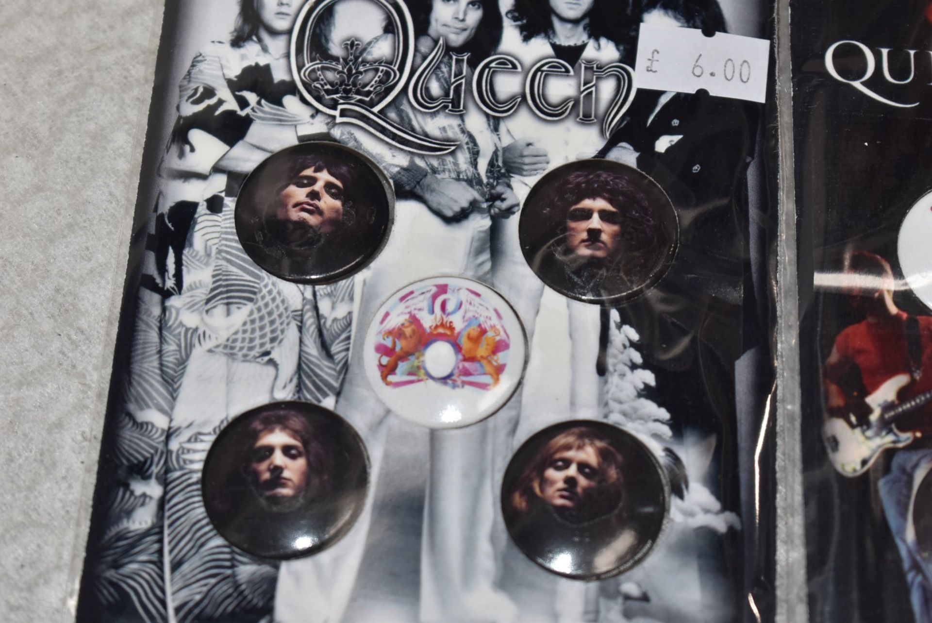 38 x Queen Button Badge Sets - Four Various Design Included - Five Badges Per Set - 190 x Badges in - Image 4 of 11