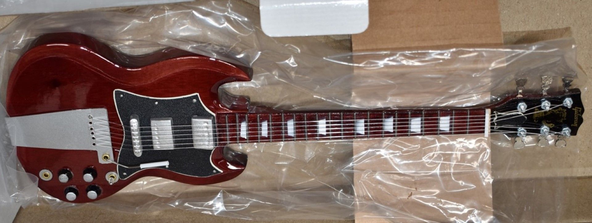 1 x Miniature Hand Made Guitar - ACDC Angus Young Gibson SG - New & Unused - RRP £35 - Boxed With - Image 4 of 7