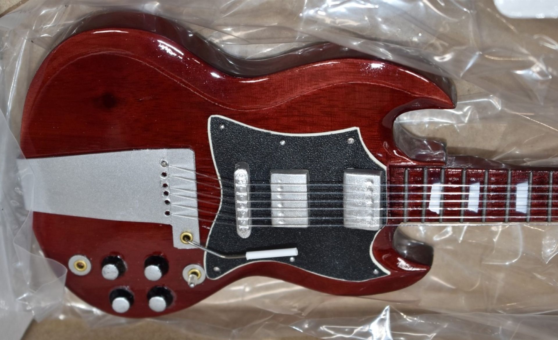 1 x Miniature Hand Made Guitar - ACDC Angus Young Gibson SG - New & Unused - RRP £35 - Boxed With - Image 6 of 7