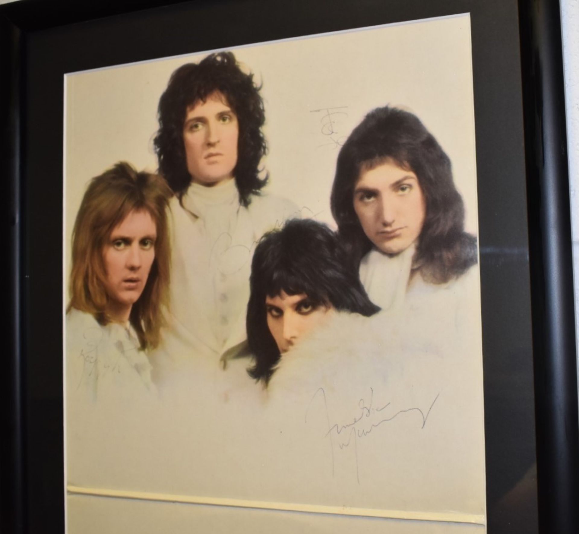 1 x Authentic QUEEN Autographs With COA - Queen Album Cover Signed By Freddie Mercury, Brian May, - Image 7 of 10