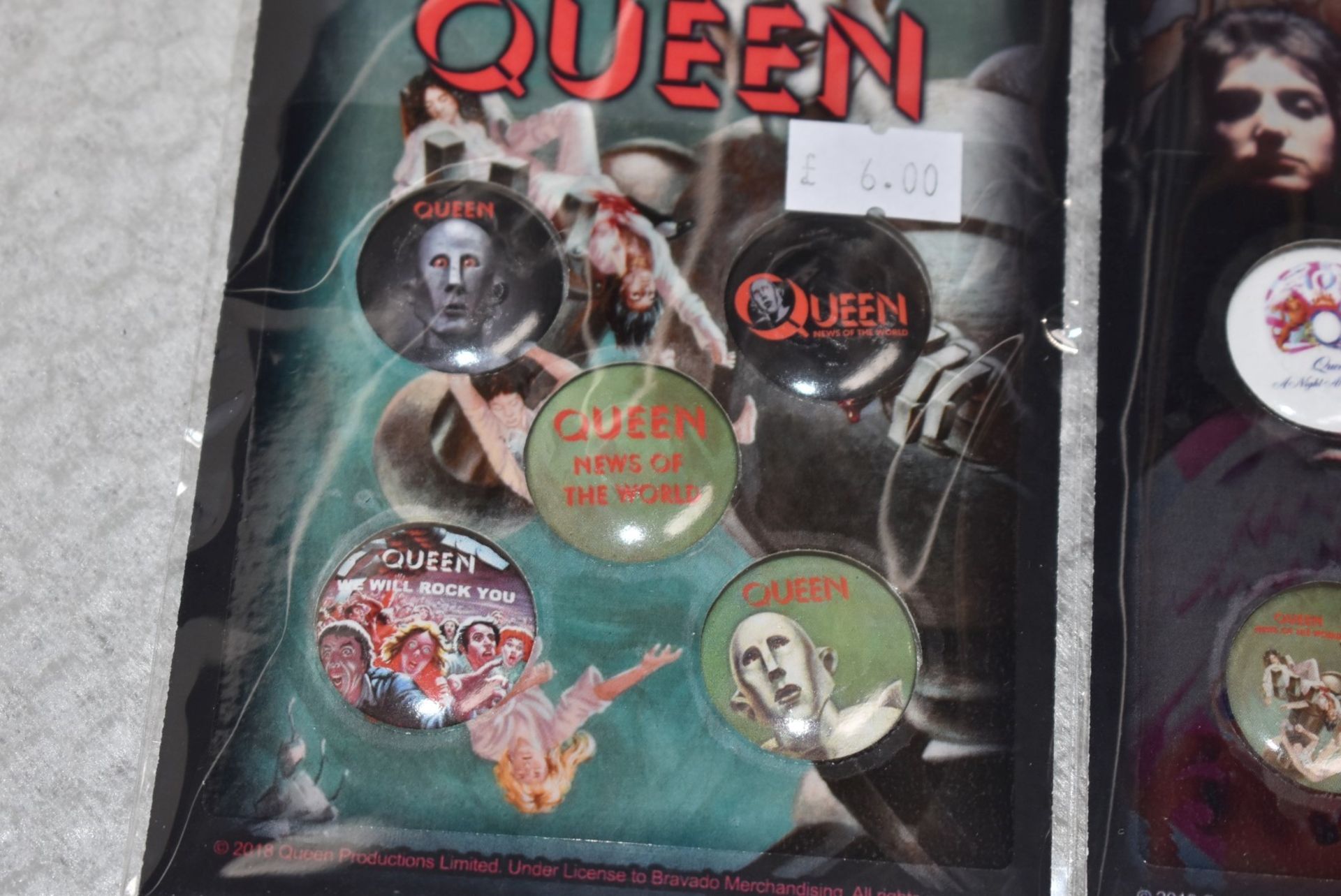 38 x Queen Button Badge Sets - Four Various Design Included - Five Badges Per Set - 190 x Badges in - Image 5 of 11