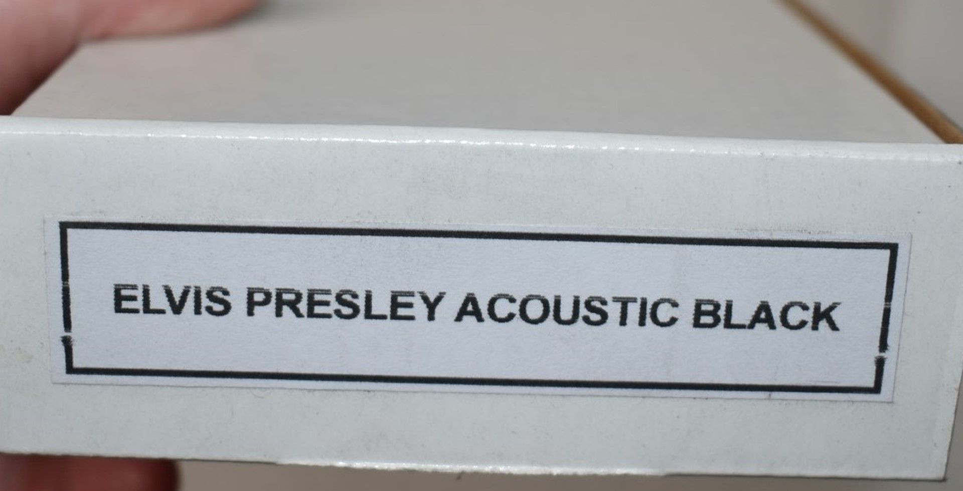 1 x Miniature Hand Made Guitar - Elvis Presley Black Gibson Acoustic Guitar - New & Unused - RRP £ - Image 3 of 7