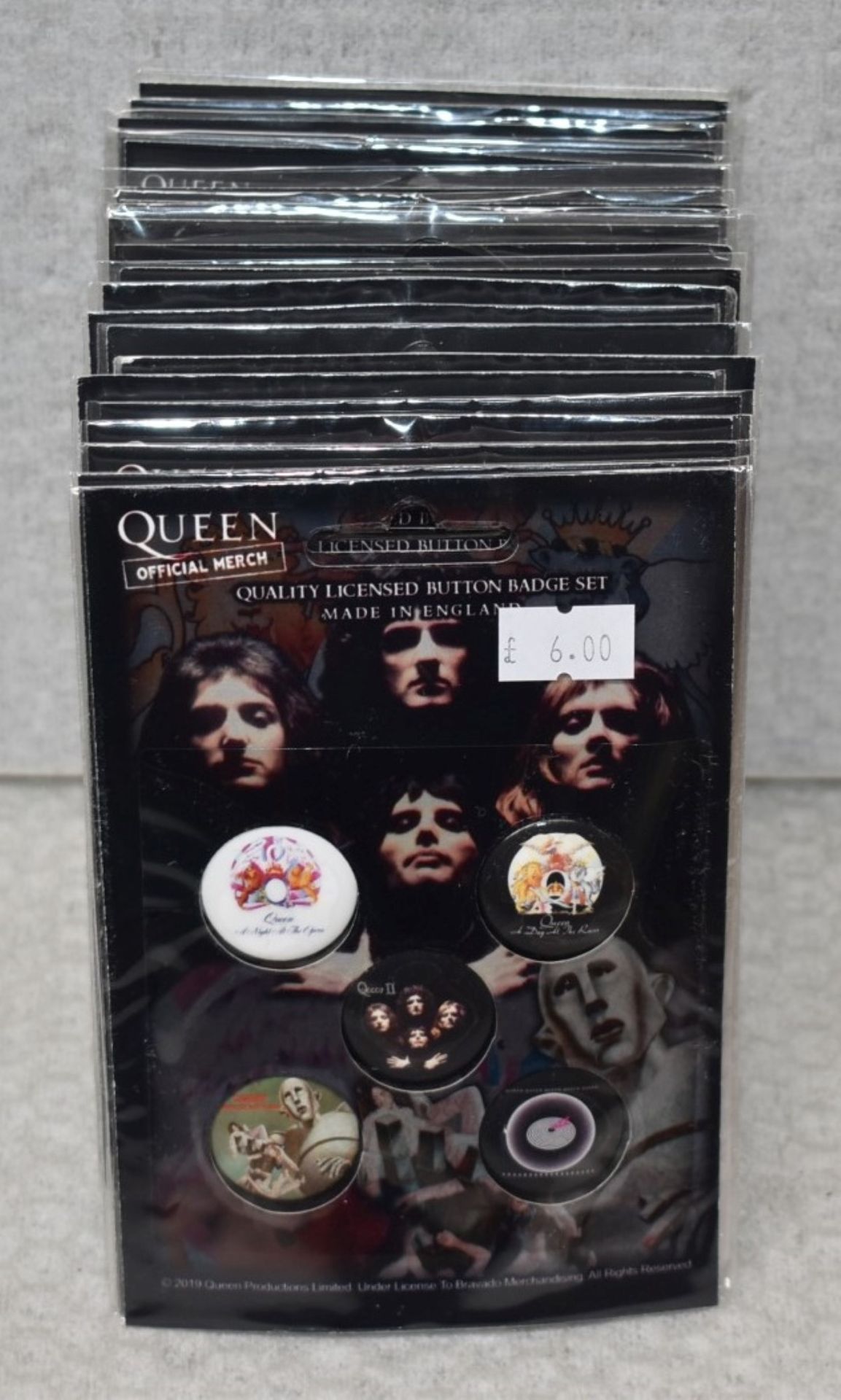 38 x Queen Button Badge Sets - Four Various Design Included - Five Badges Per Set - 190 x Badges in - Image 11 of 11