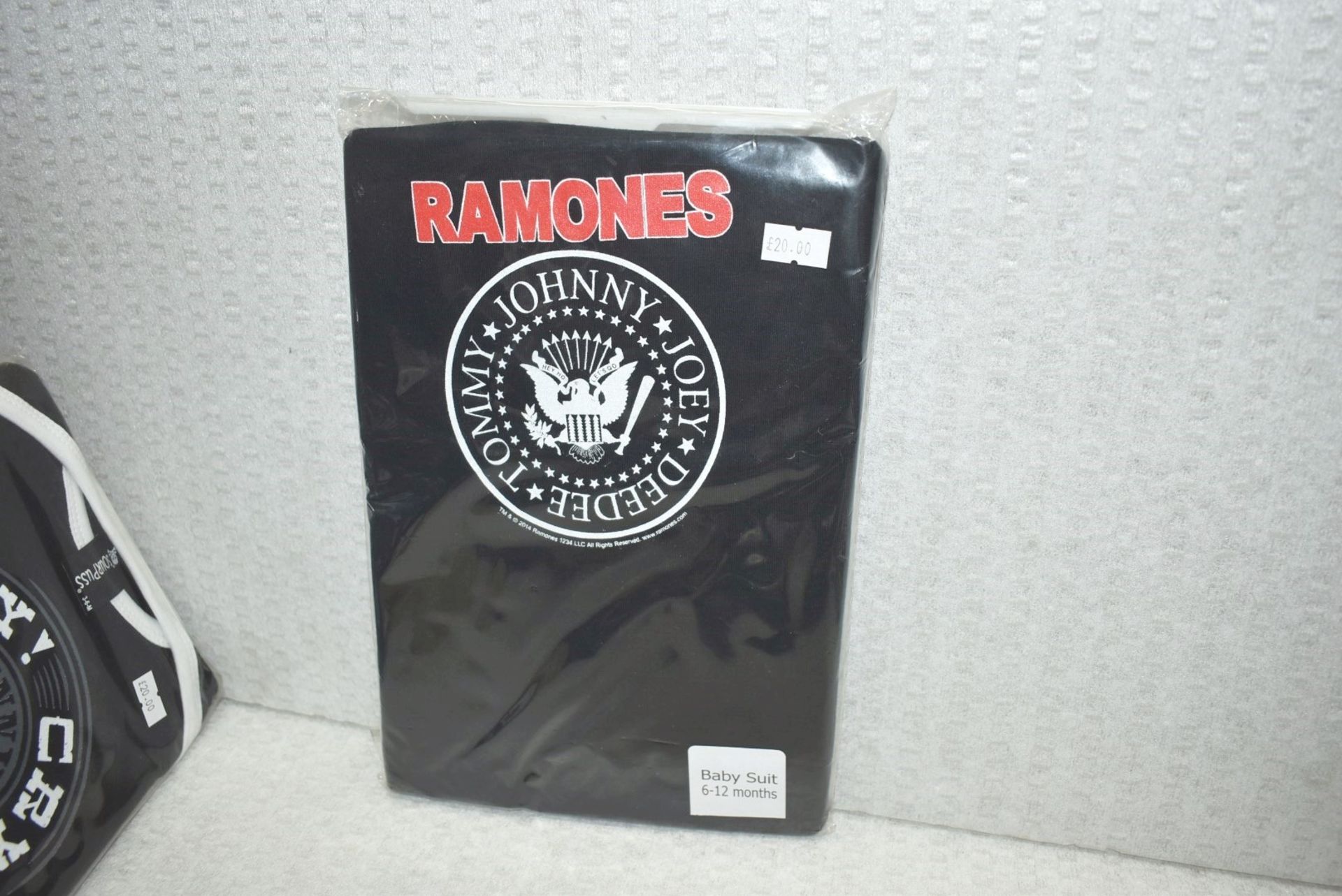 4 x Assorted Baby Body Suits - Features Johnny Cash, Bob Marley and the Ramones - Size: 6 to 12 - Image 6 of 7
