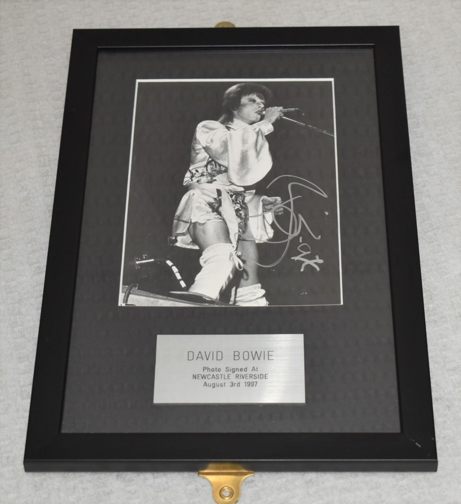 1 x Authentic DAVID BOWIE Autograph With COA - Monochrome Photograph Signed By David Bowie