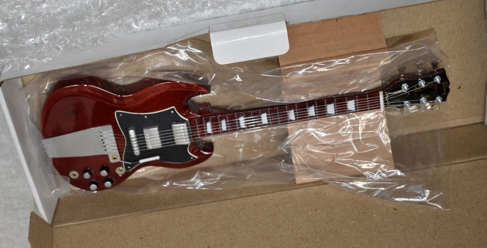 1 x Miniature Hand Made Guitar - ACDC Angus Young Gibson SG - New & Unused - RRP £35 - Boxed With - Image 2 of 7