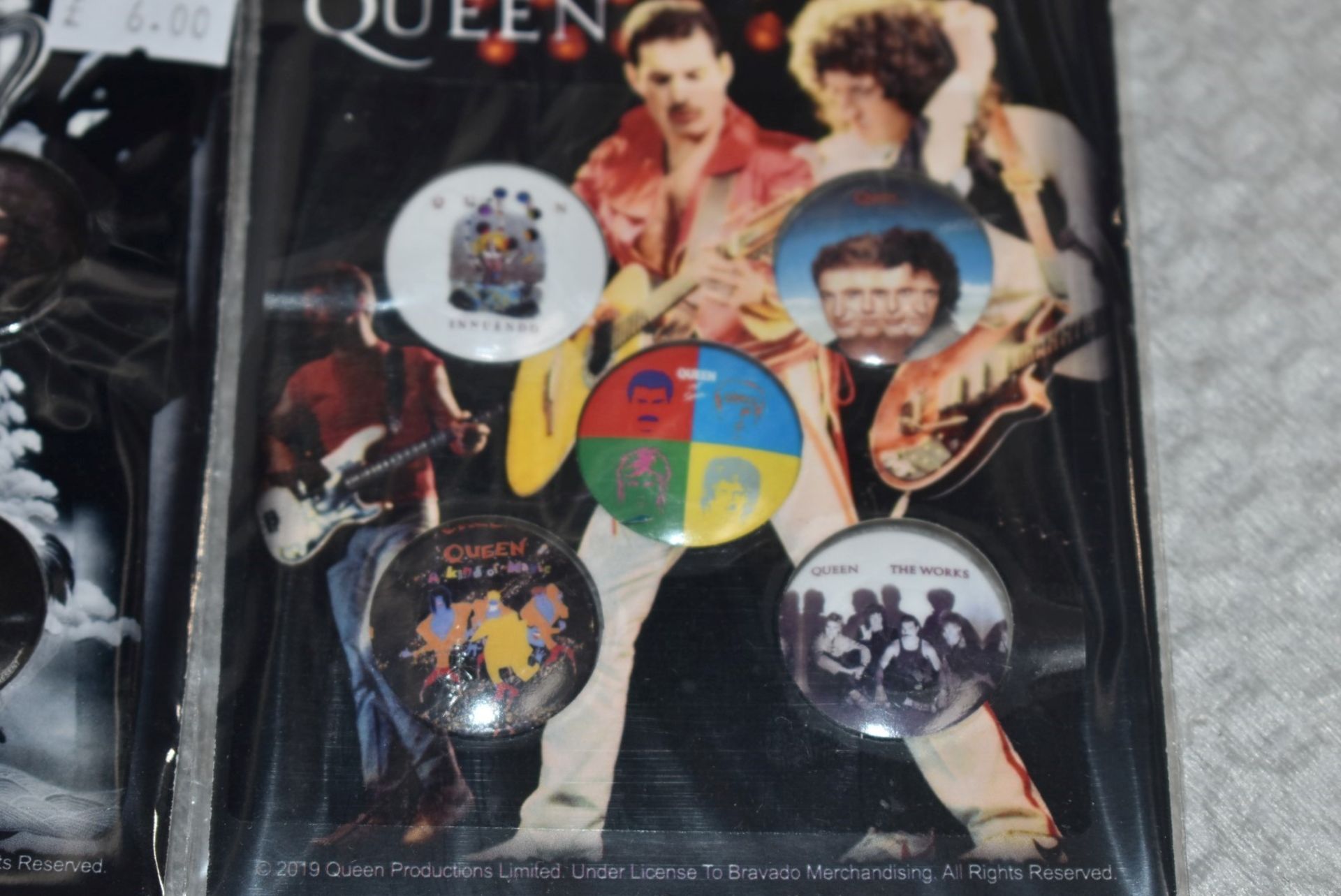 38 x Queen Button Badge Sets - Four Various Design Included - Five Badges Per Set - 190 x Badges in - Image 3 of 11