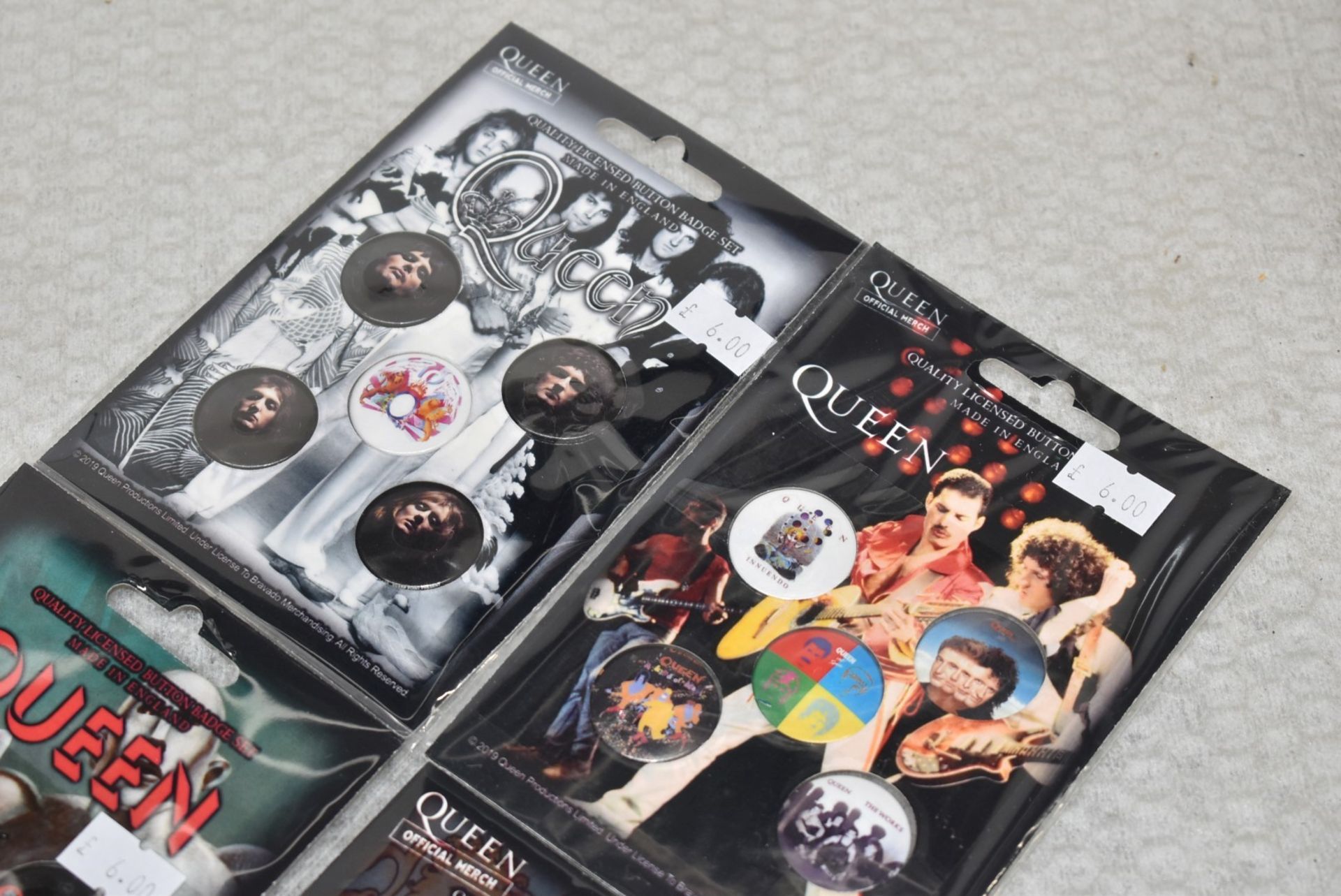 38 x Queen Button Badge Sets - Four Various Design Included - Five Badges Per Set - 190 x Badges in - Image 8 of 11