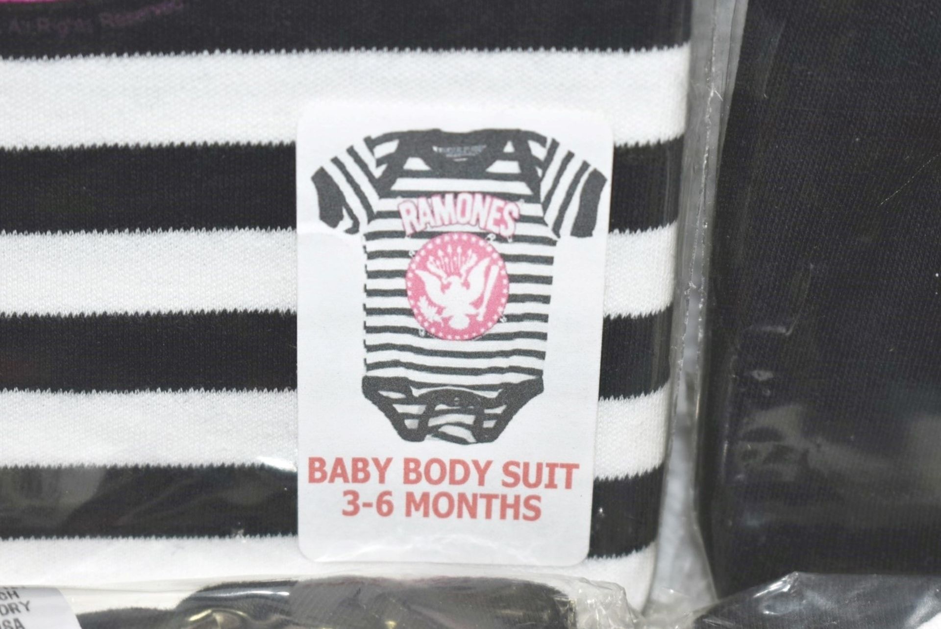 4 x Assorted Baby Body Suits - Features Johnny Cash and the Ramones - Size: 3 to 6 Months - - Image 5 of 8